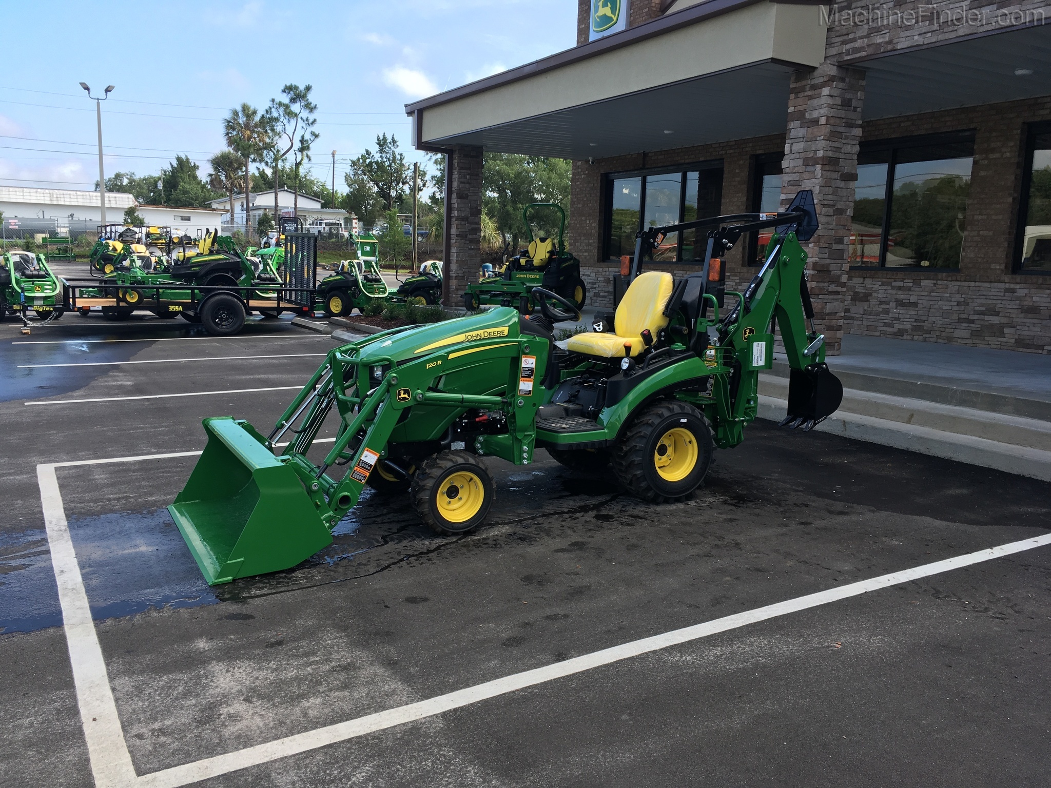 2020 John Deere 1025R BACKHOE PACKAGE Image 1