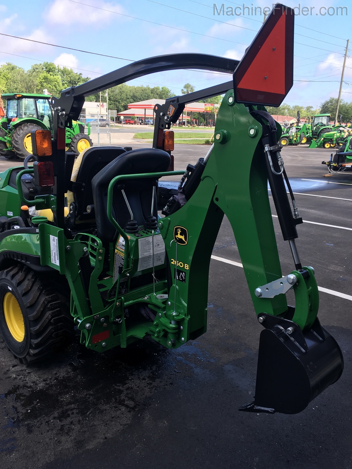 2020 John Deere 1025R BACKHOE PACKAGE Image 5