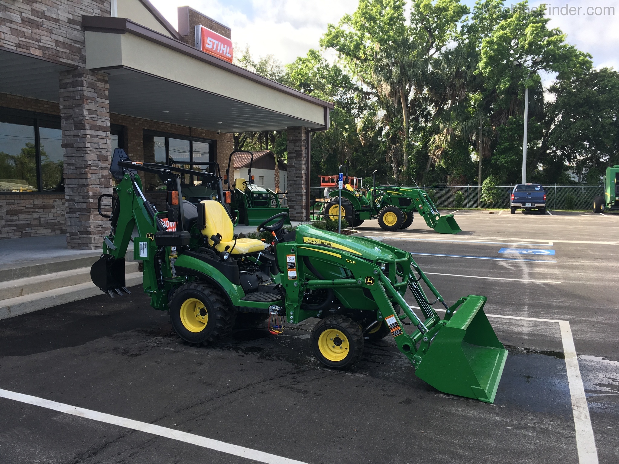 2020 John Deere 1025R BACKHOE PACKAGE Image 8