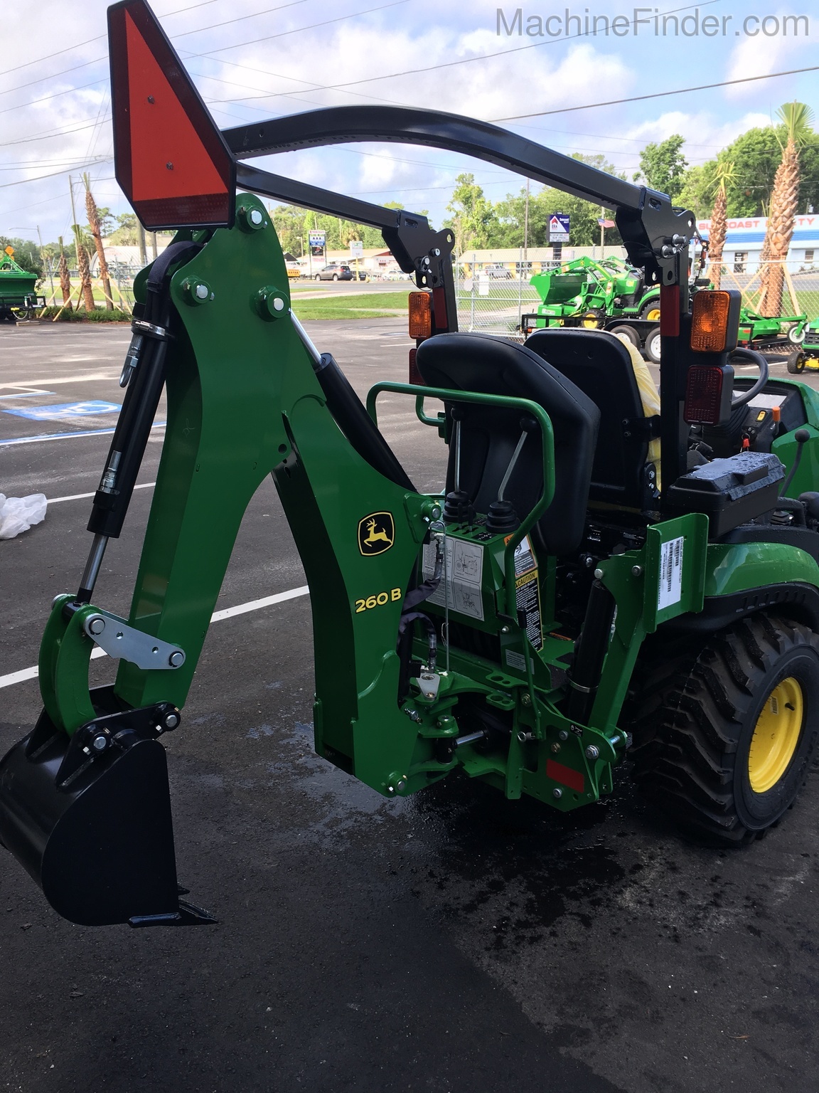 2020 John Deere 1025R BACKHOE PACKAGE Image 6