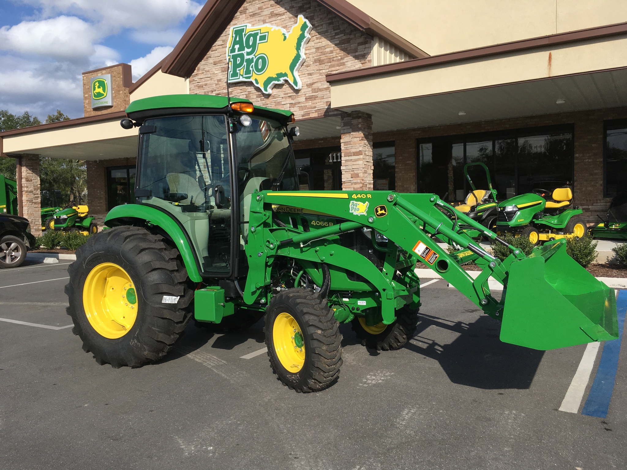 2023 John Deere 4066R Image 2