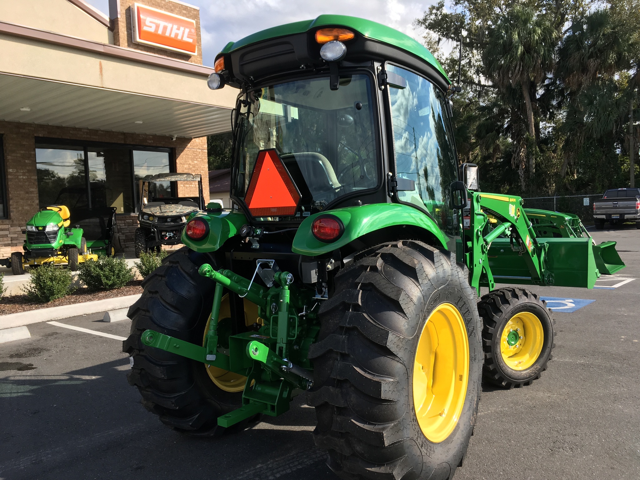 2023 John Deere 4066R Image 5