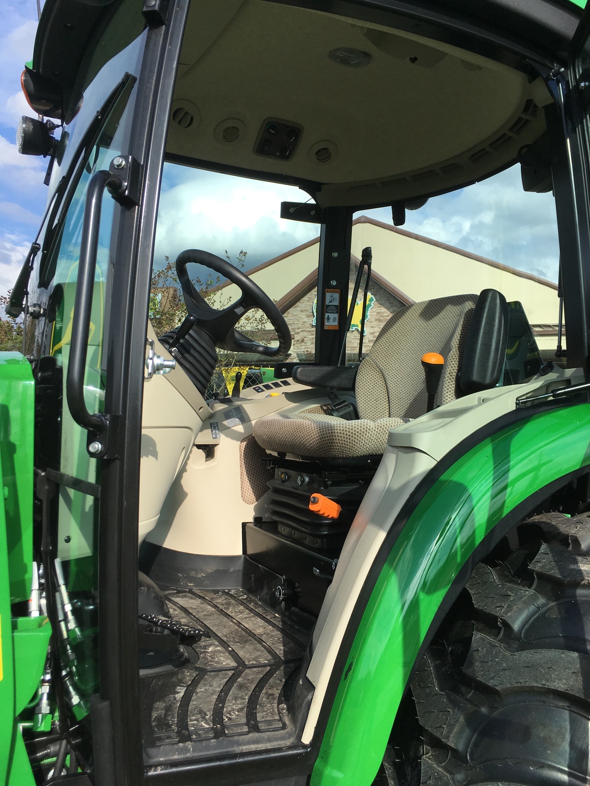 2023 John Deere 4066R Image 14