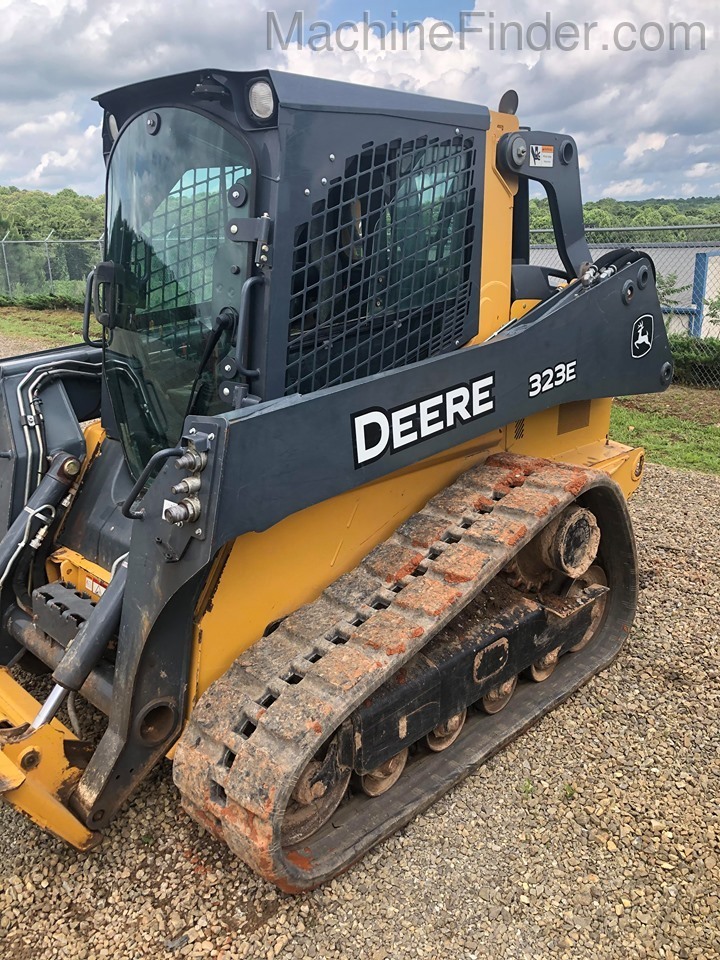 2014 John Deere 323E Image 2