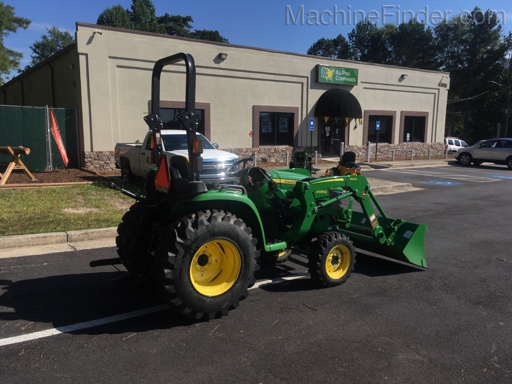 2018 John Deere 3025E Image 3