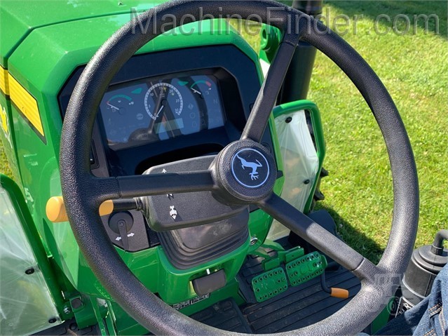 2020 John Deere 5055E Image 9