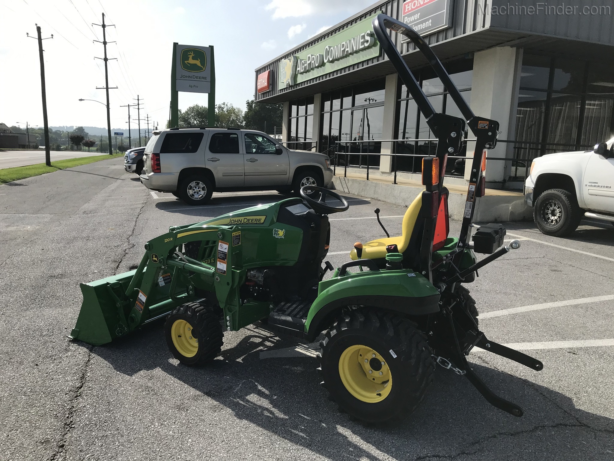 2020 John Deere 1023E Image 1