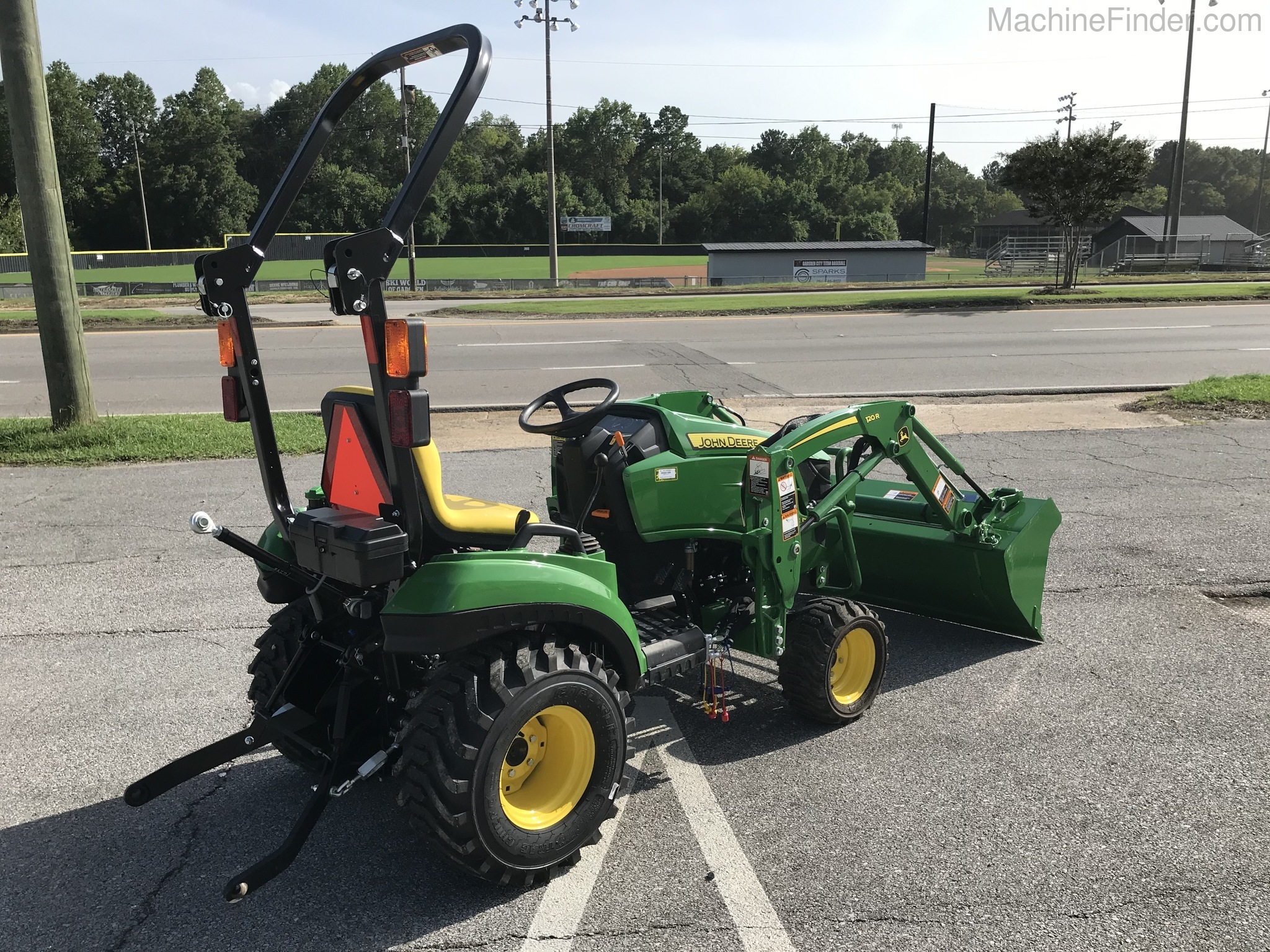 2020 John Deere 1023E Image 4