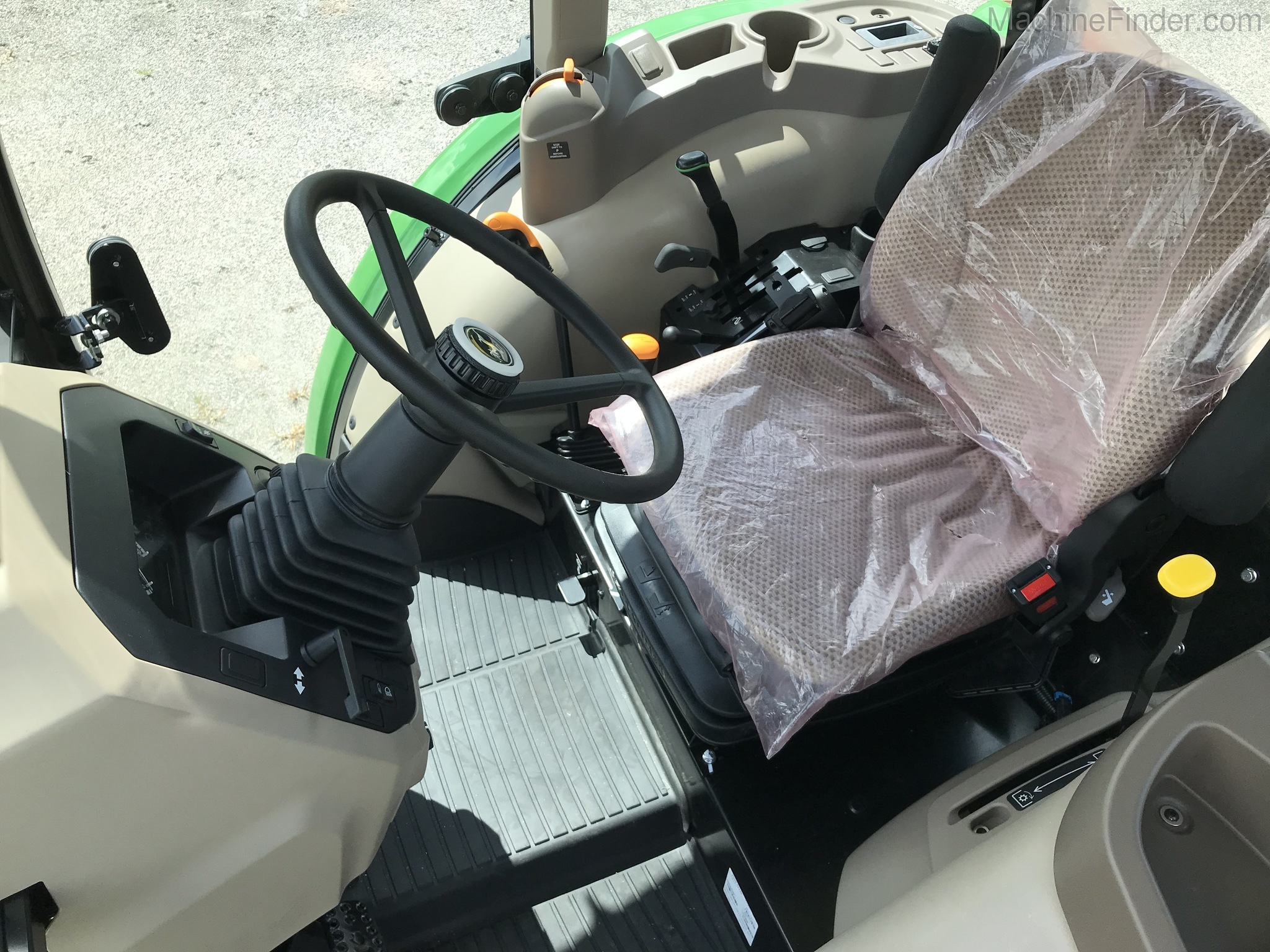 2020 John Deere 5075E Image 2