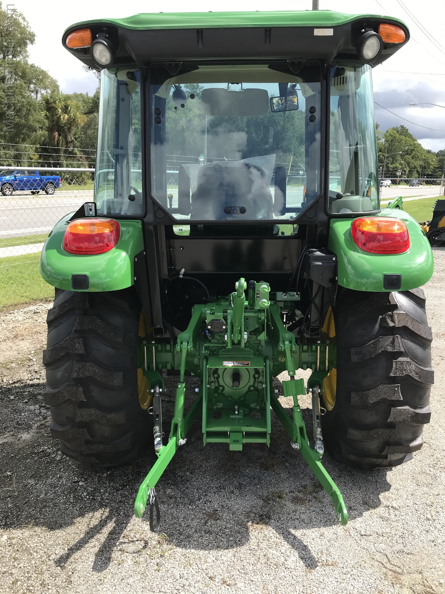2020 John Deere 5075E Image 6