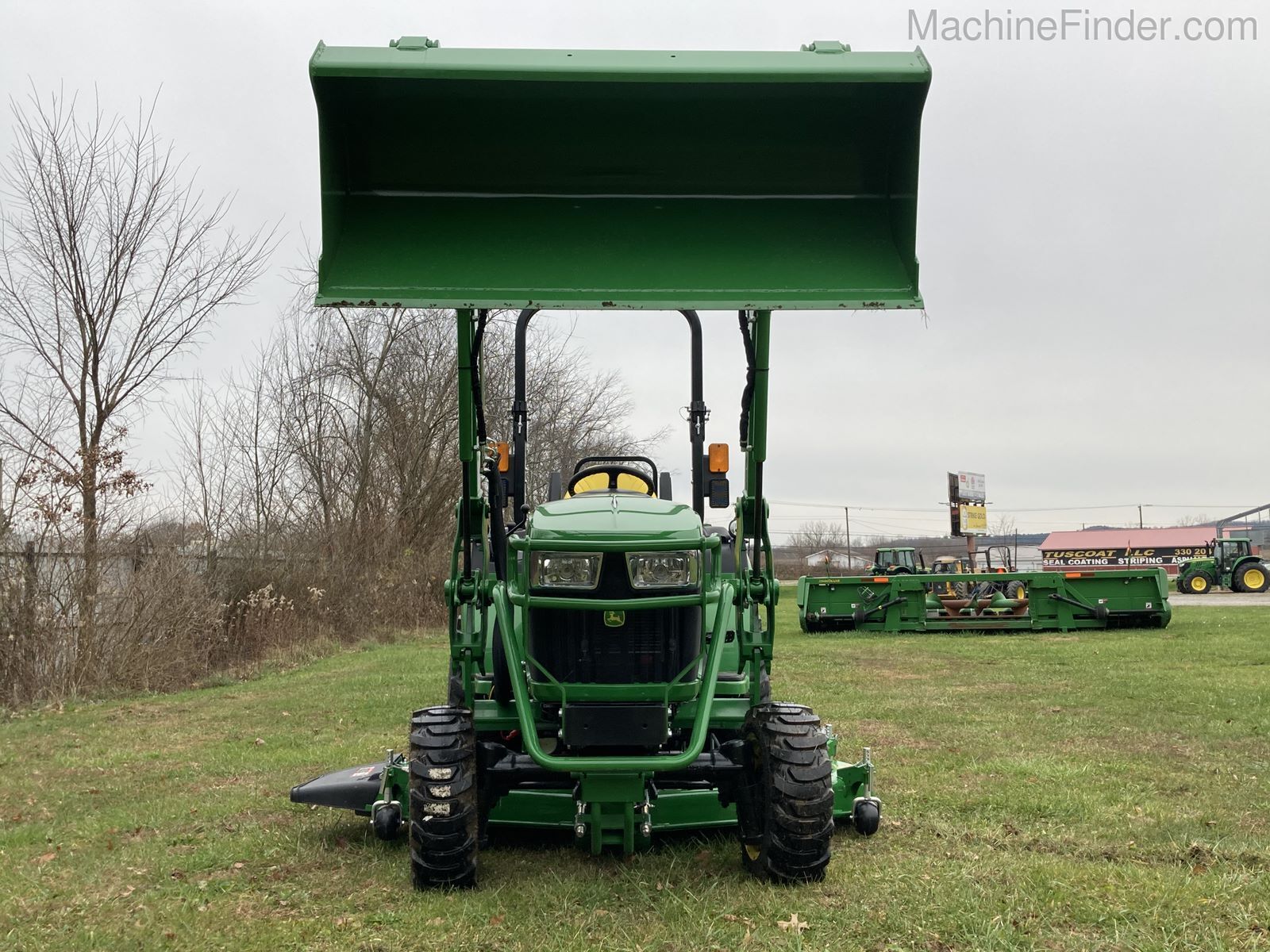 2020 John Deere 2032R Image 5