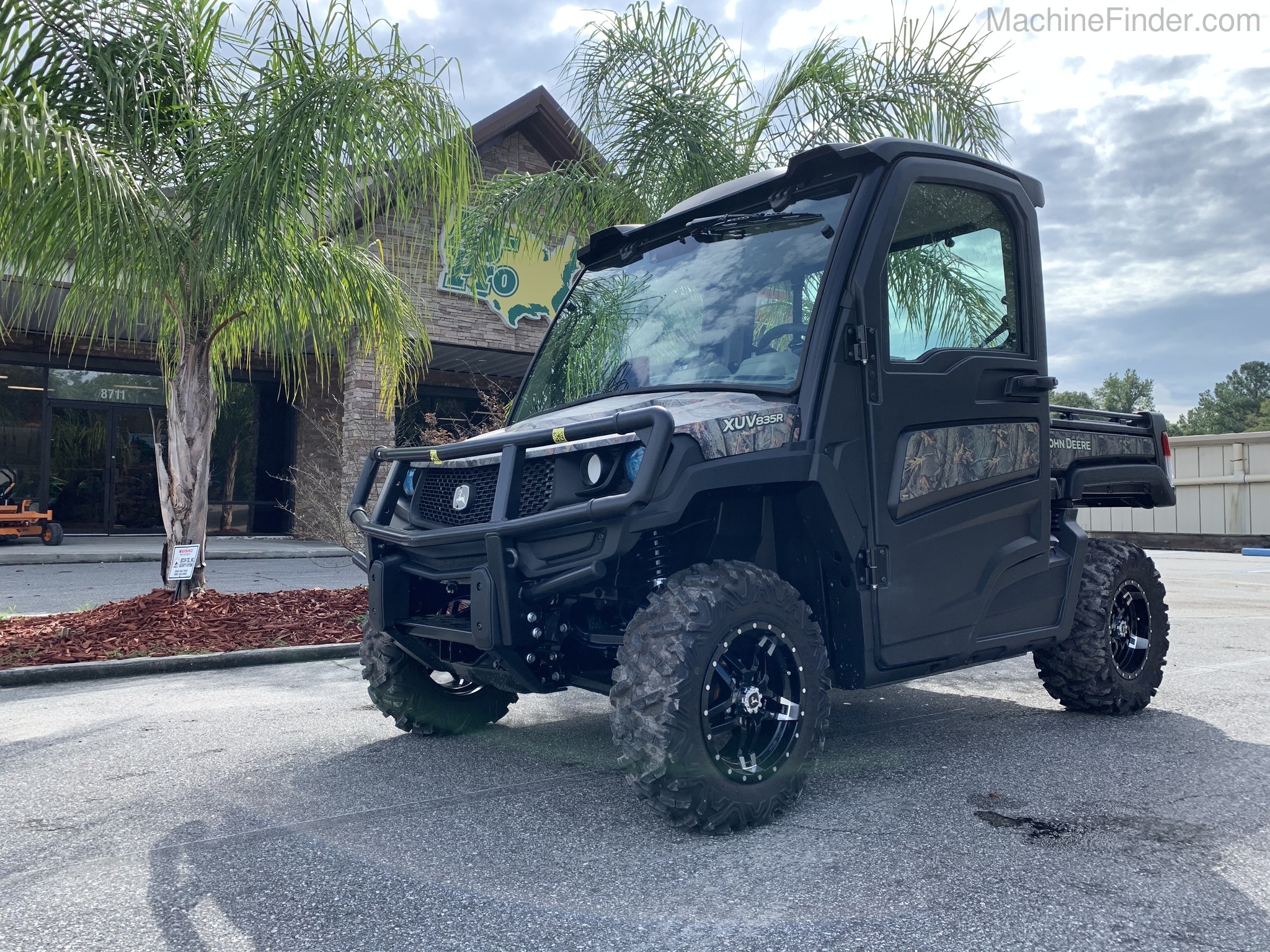 2020 John Deere 835R Image 1