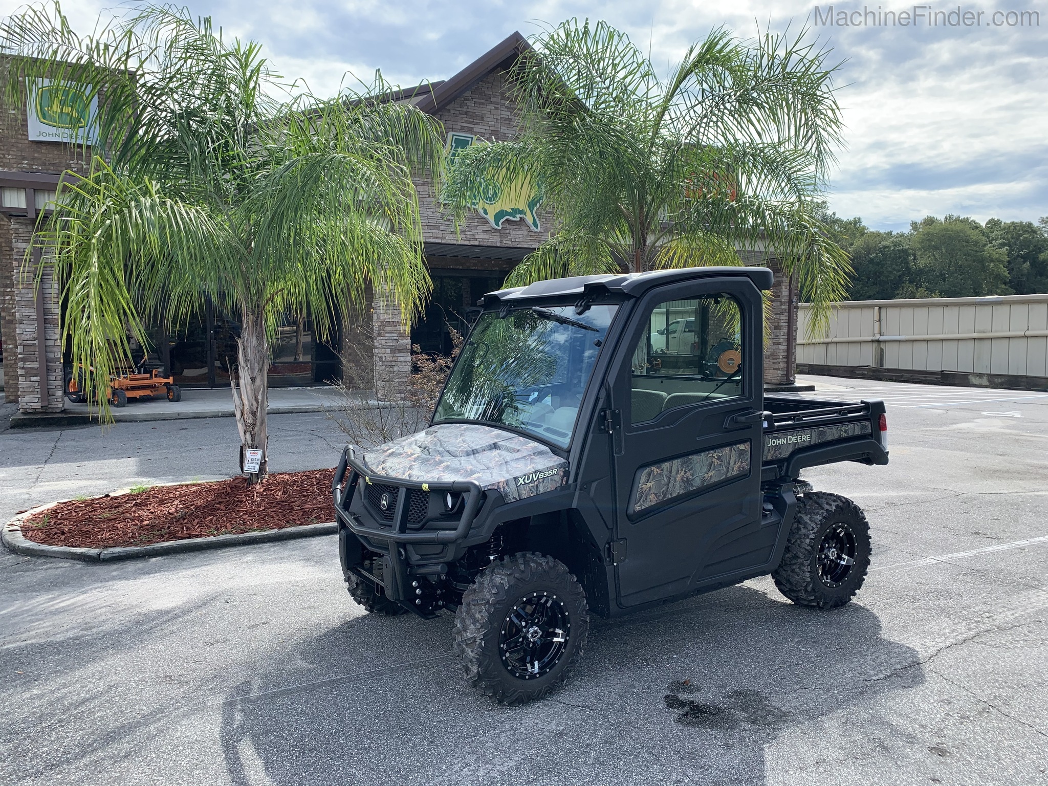2020 John Deere 835R Image 2