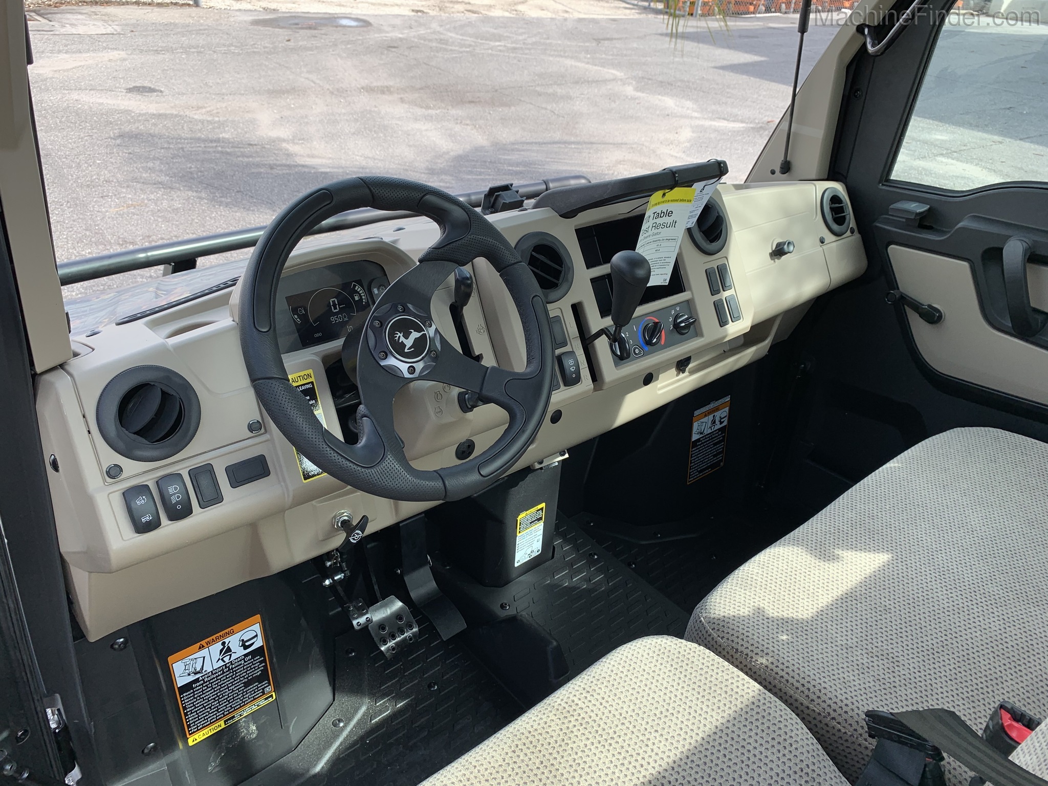 2020 John Deere 835R Image 8