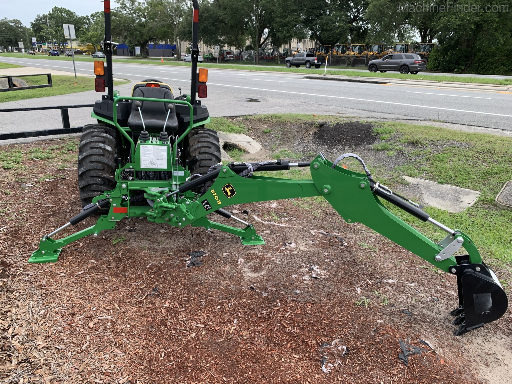 2020 John Deere 3032E Image 5