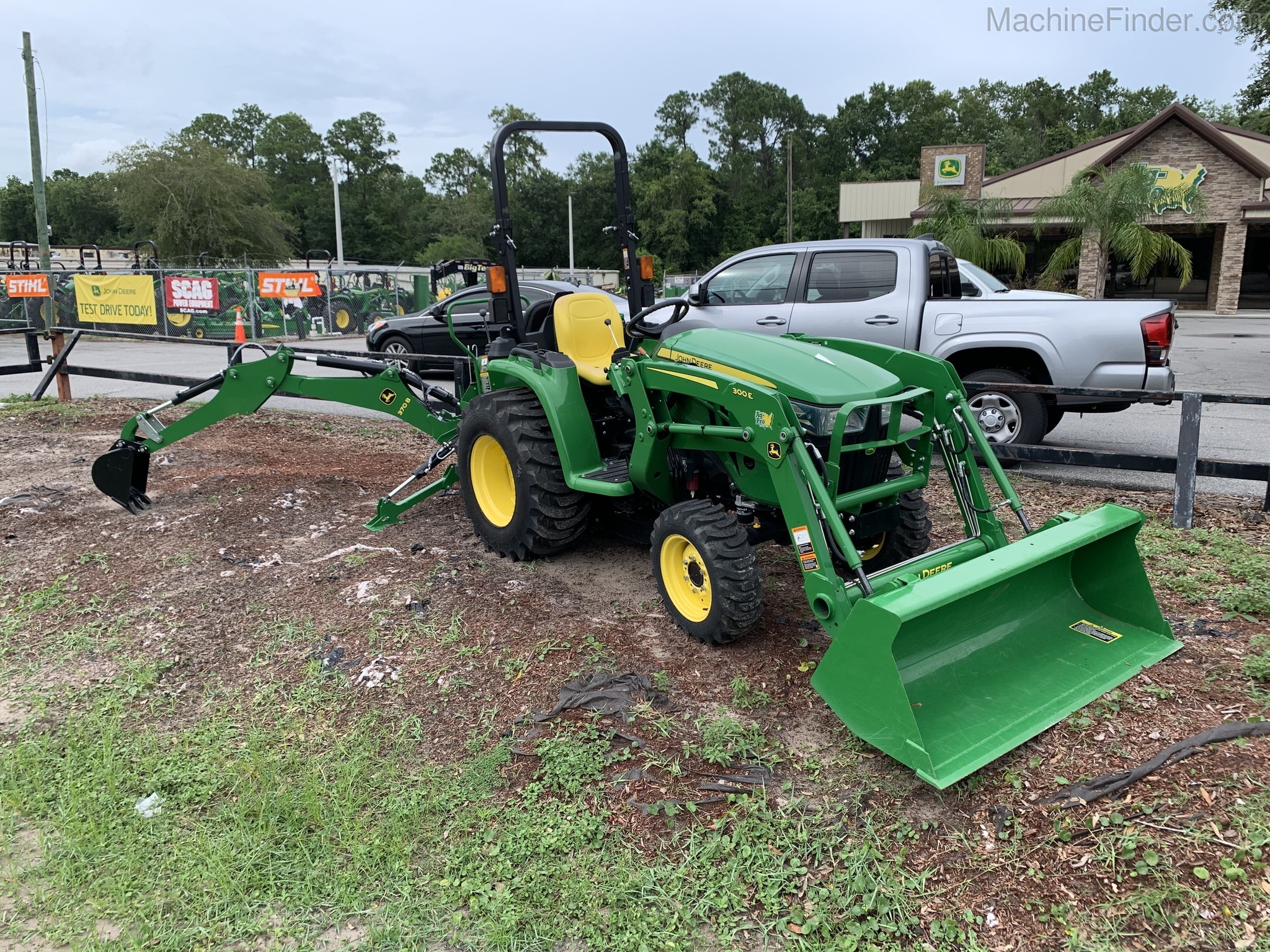 2020 John Deere 3032E Image 2