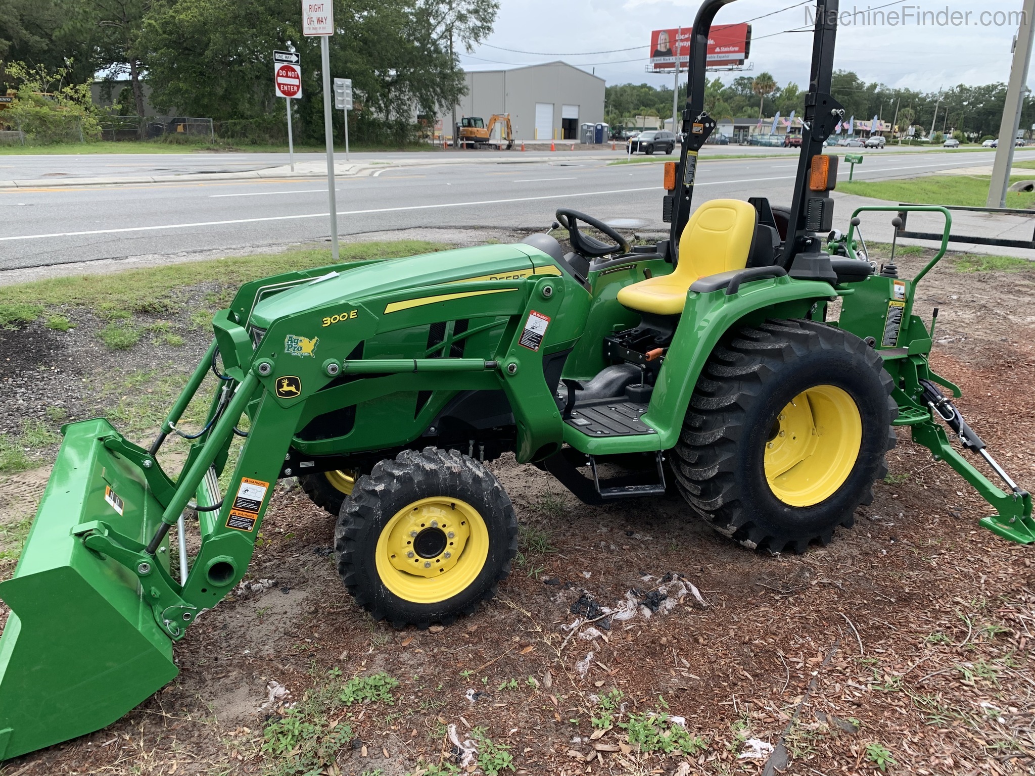 2020 John Deere 3032E Image 4