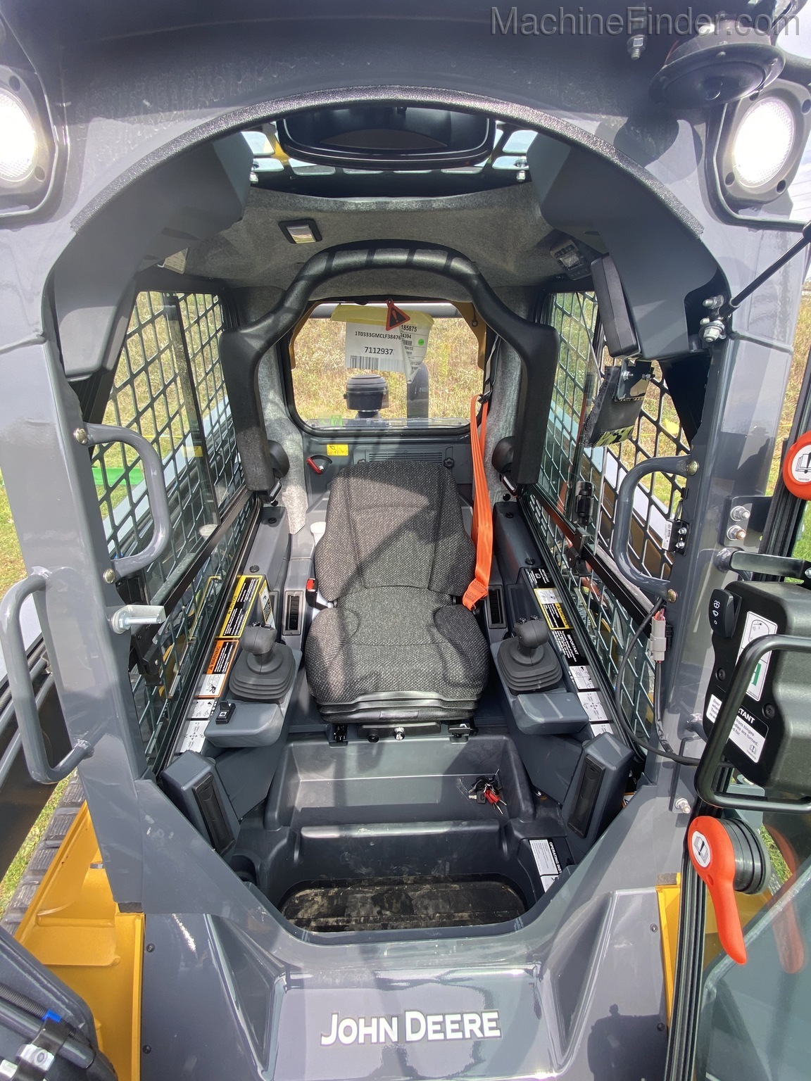 2020 John Deere 333G Image 9