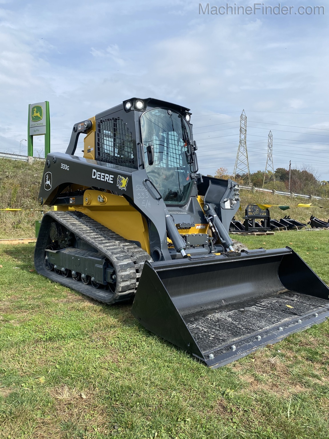 2020 John Deere 333G Image 1