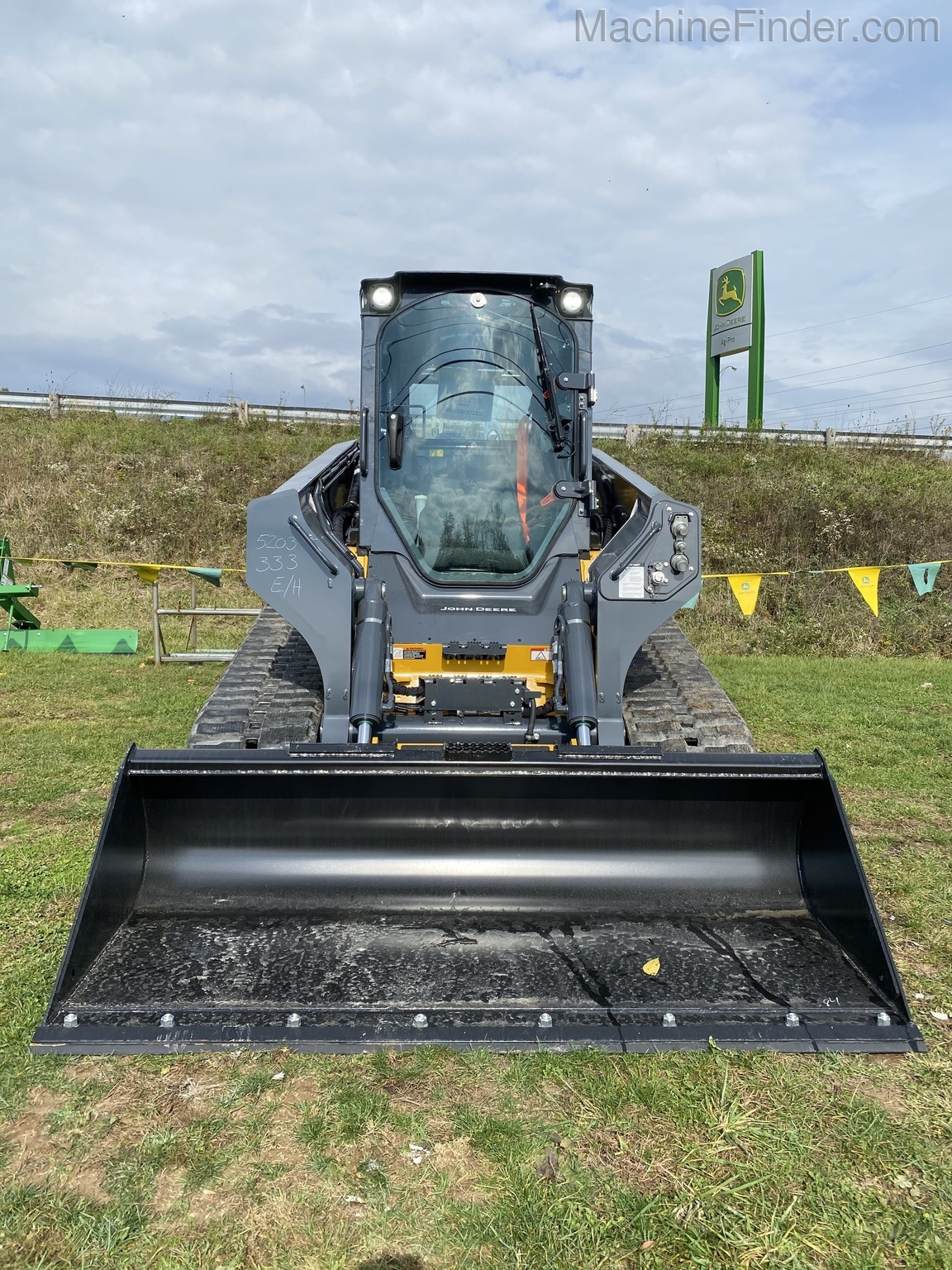 2020 John Deere 333G Image 2