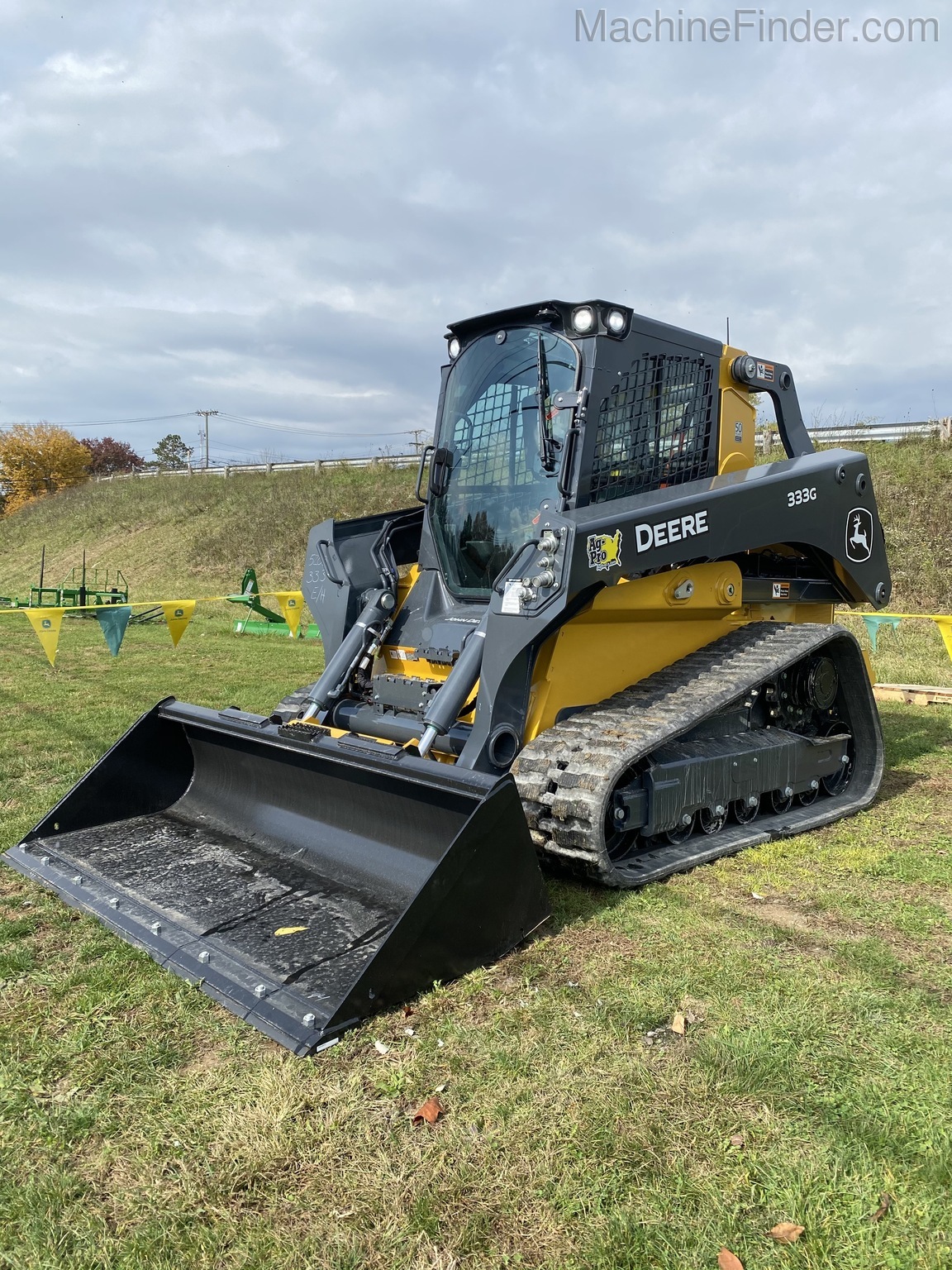 2020 John Deere 333G Image 3