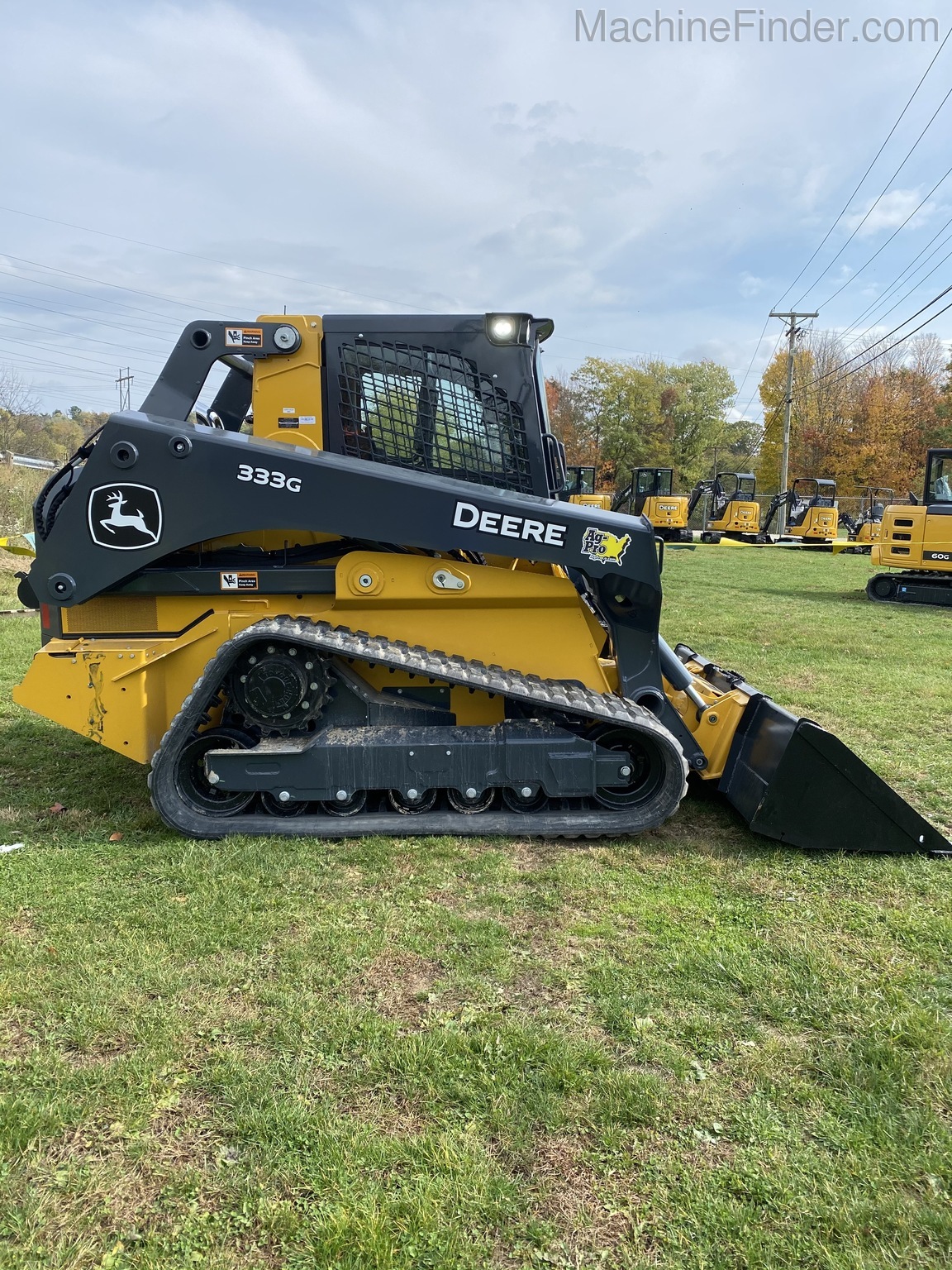 2020 John Deere 333G Image 8