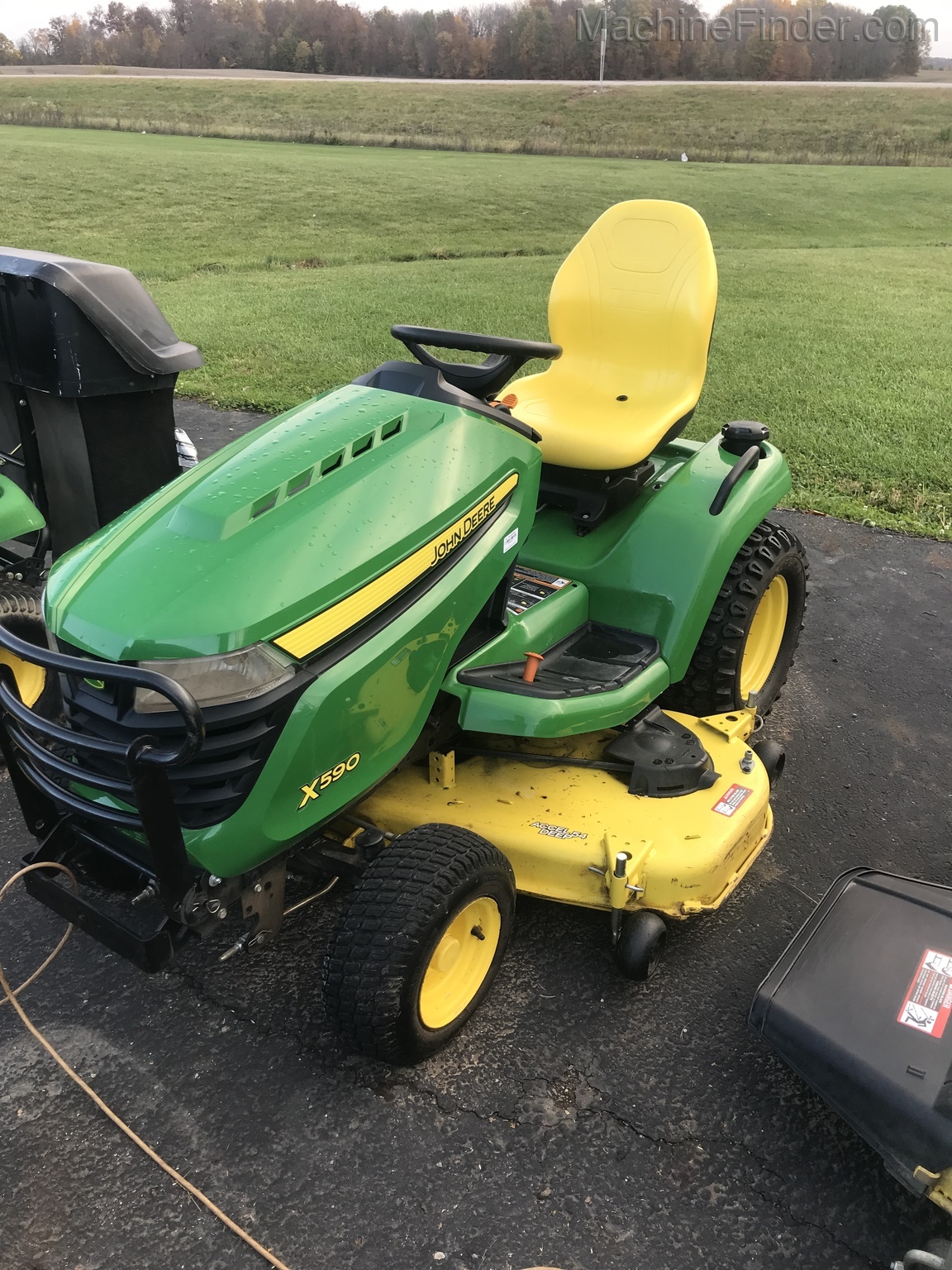 2018 John Deere X590 Image 1