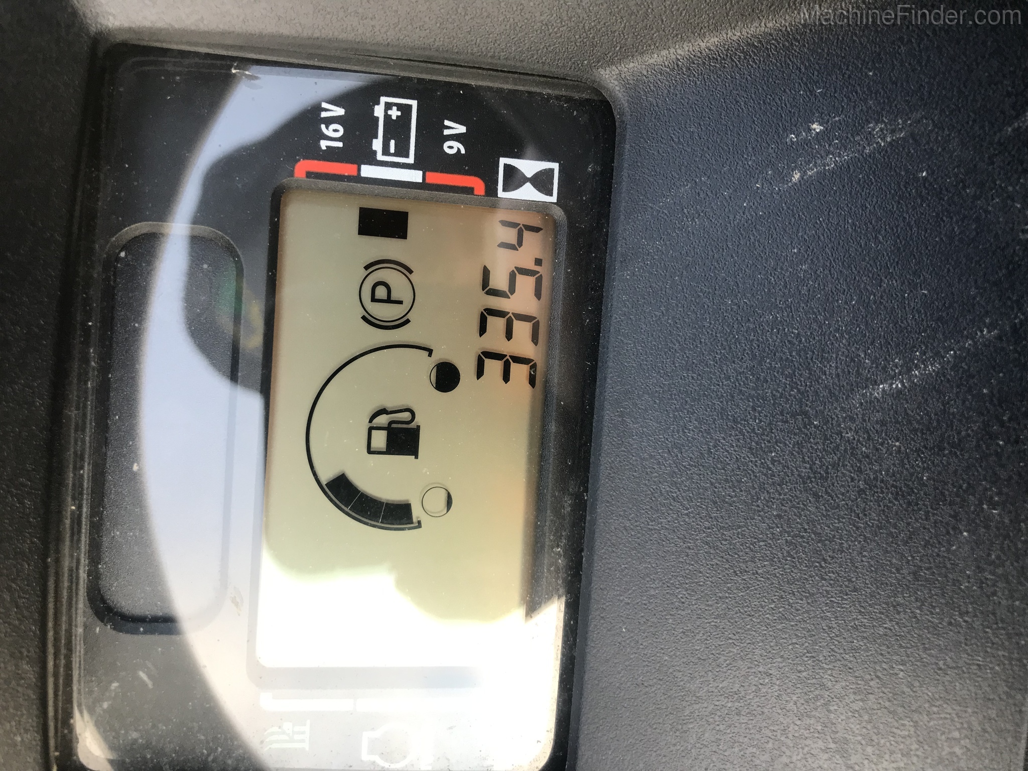 2018 John Deere X590 Image 6