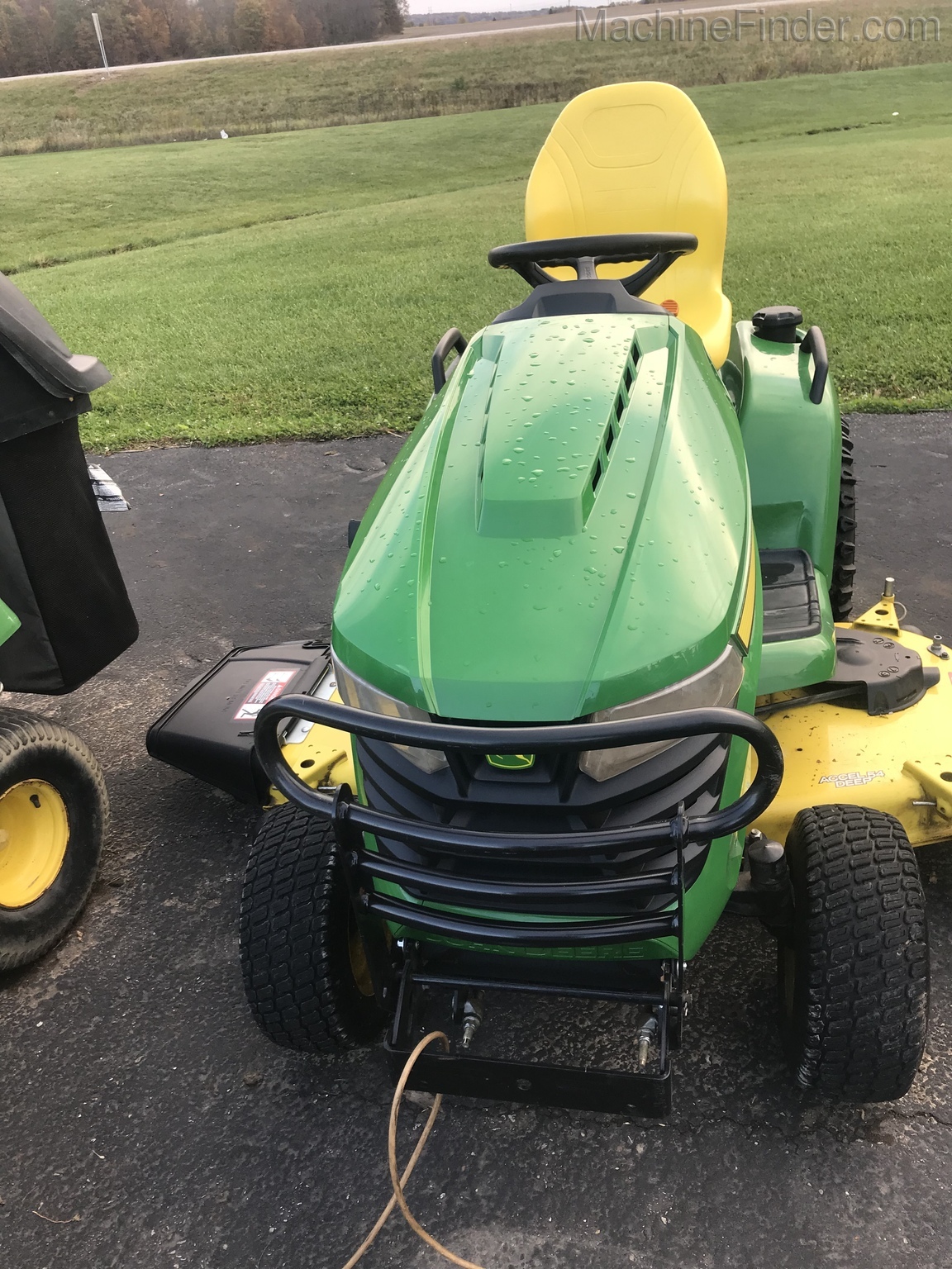 2018 John Deere X590 Image 3