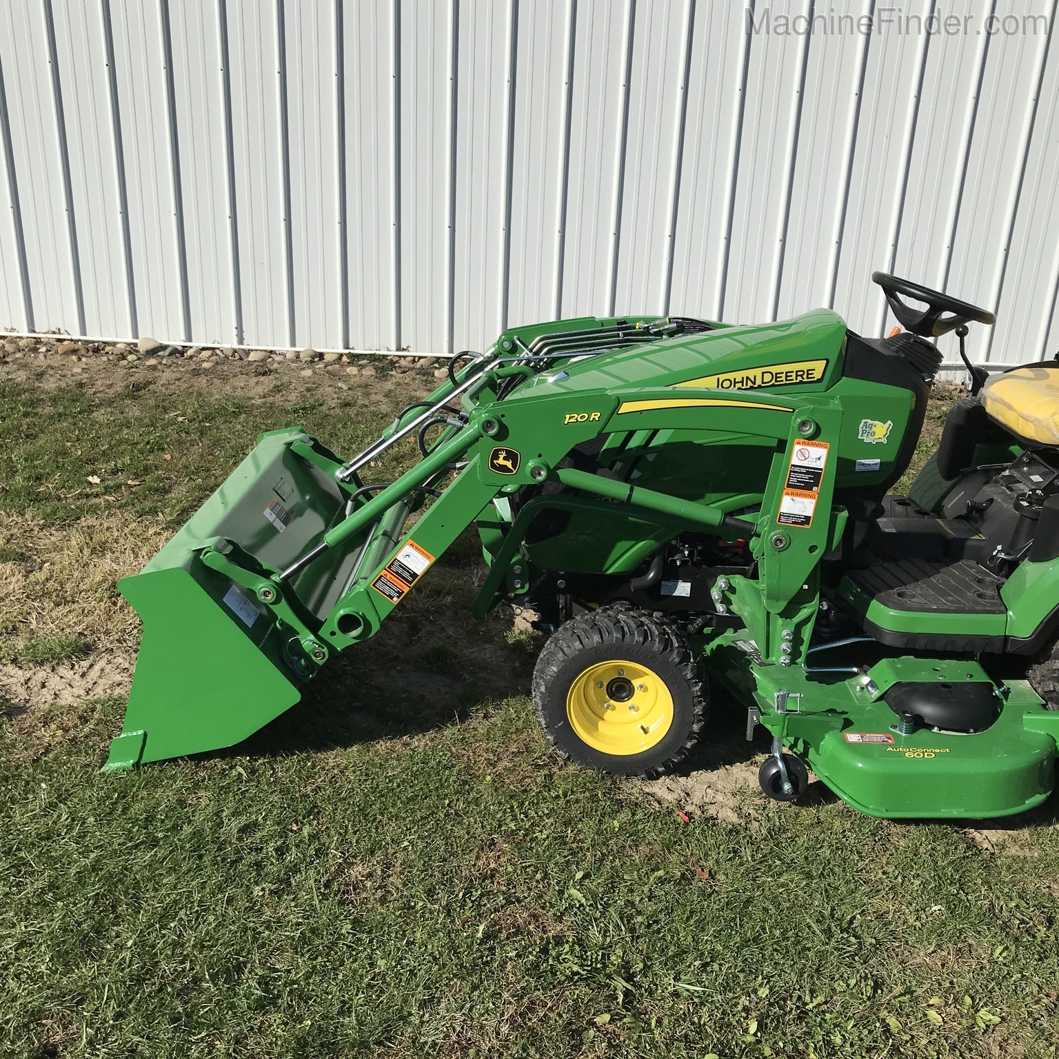 2020 John Deere 1025R Image 2