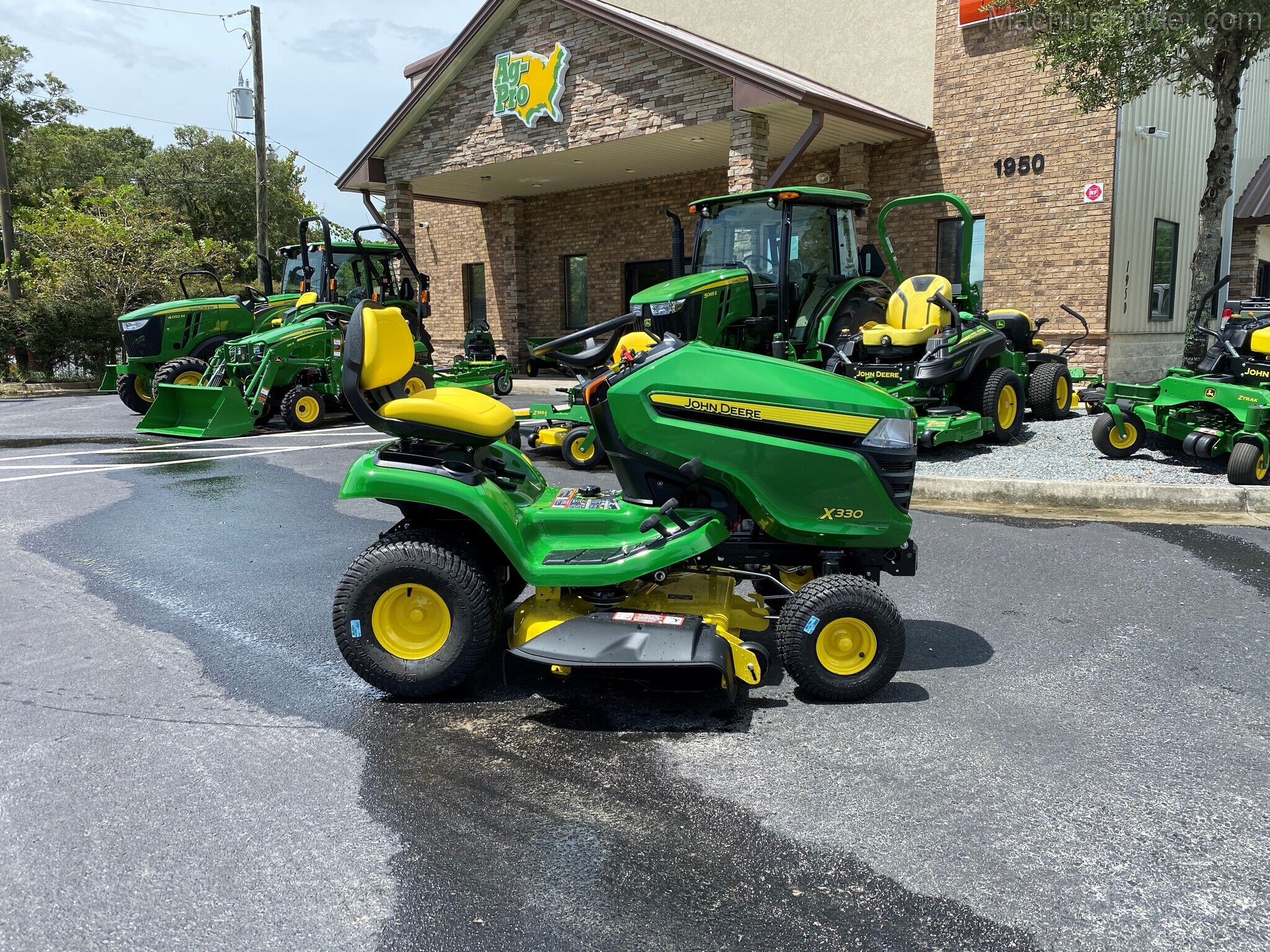 2021 John Deere X330 Image 1