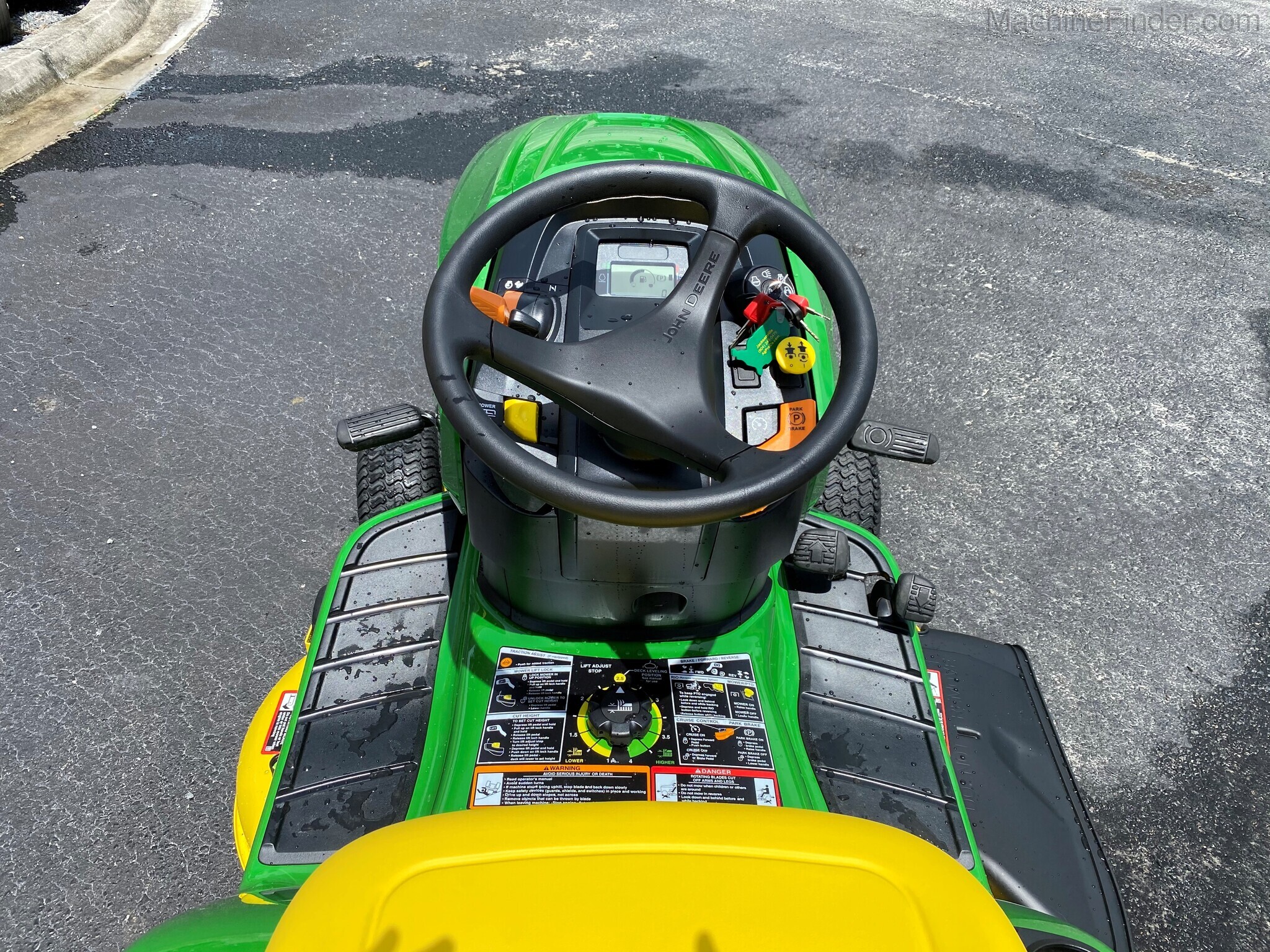2021 John Deere X330 Image 4