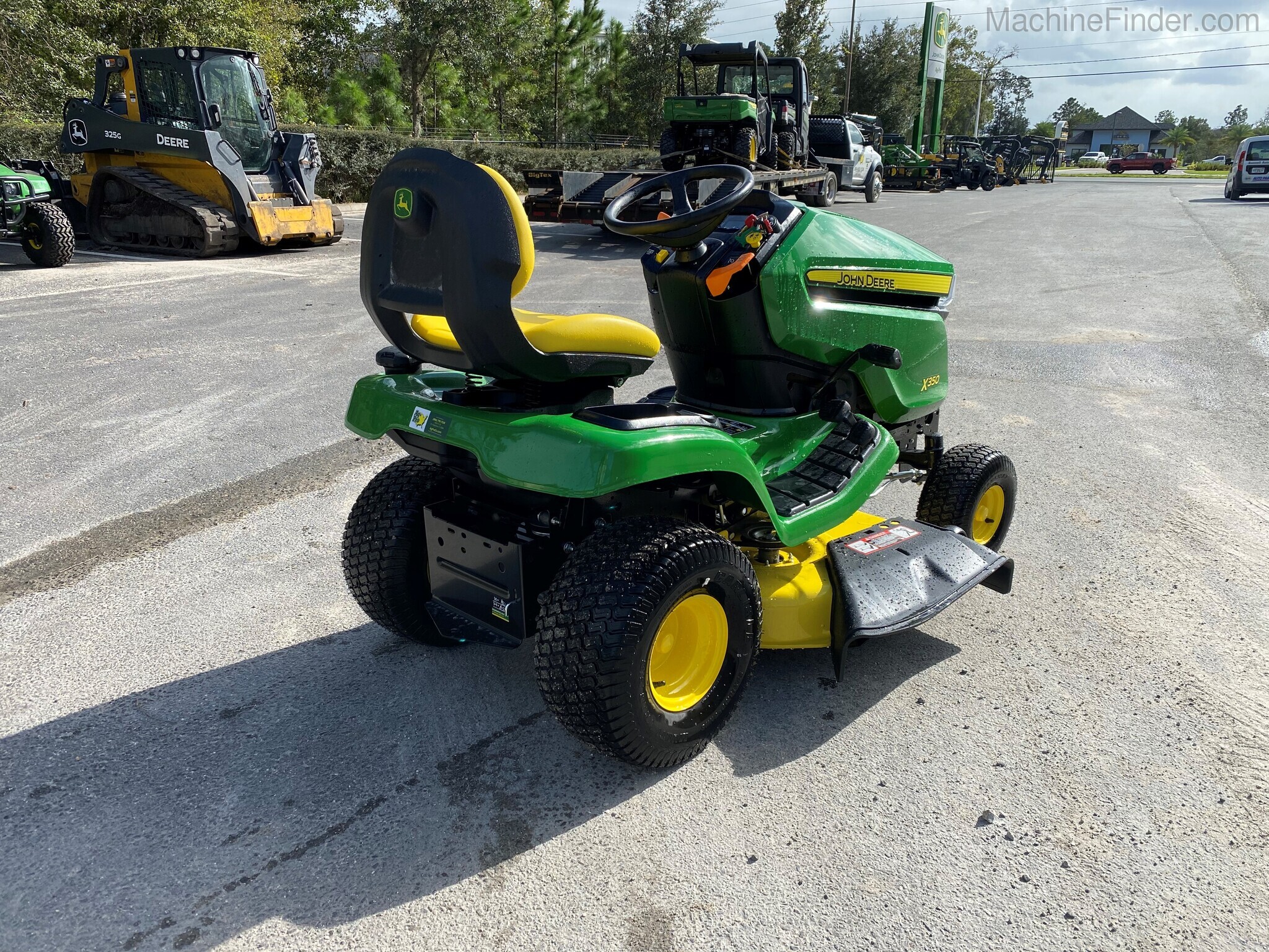 2021 John Deere X330 Image 5