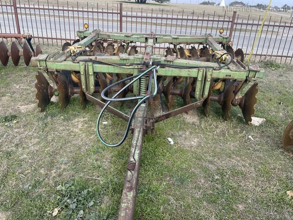 John Deere 1640 Image 2