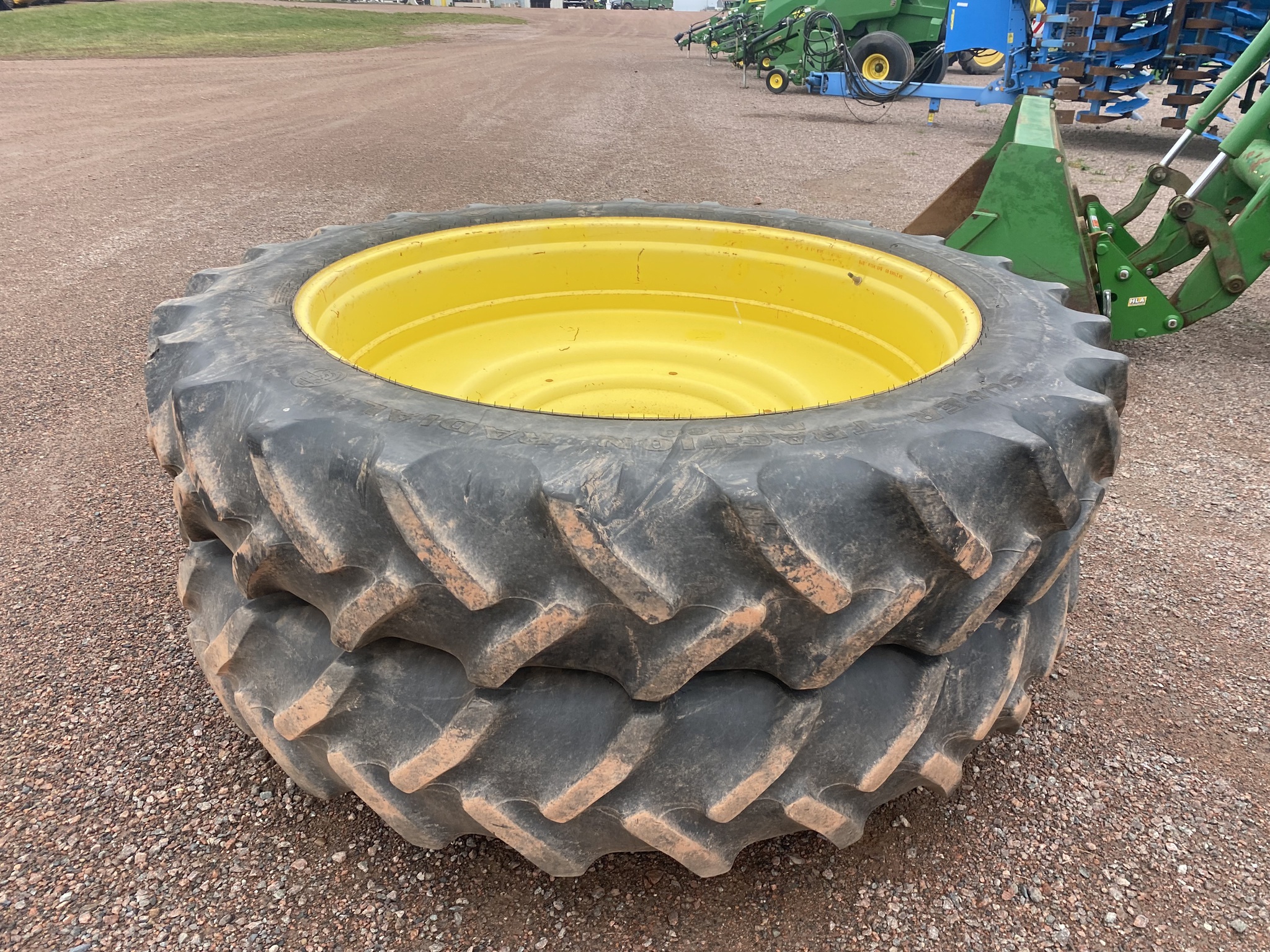 2017 John Deere 6215R Image 13