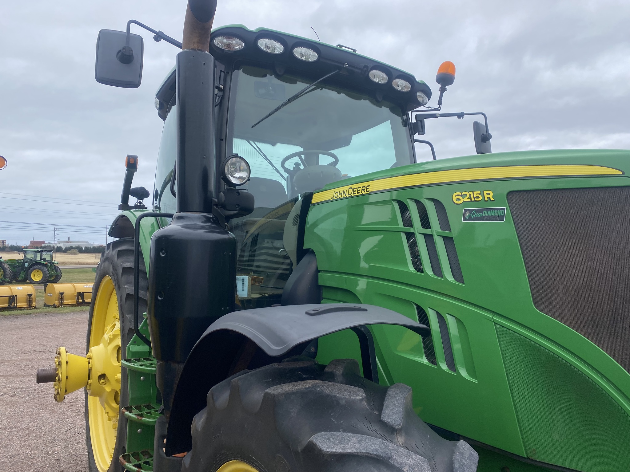 2017 John Deere 6215R Image 10
