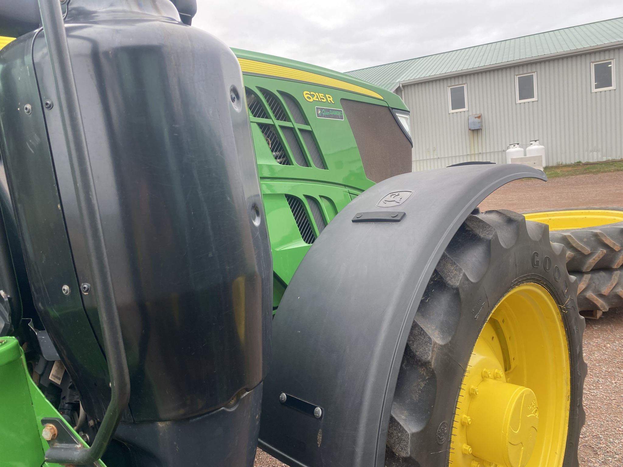 2017 John Deere 6215R Image 12