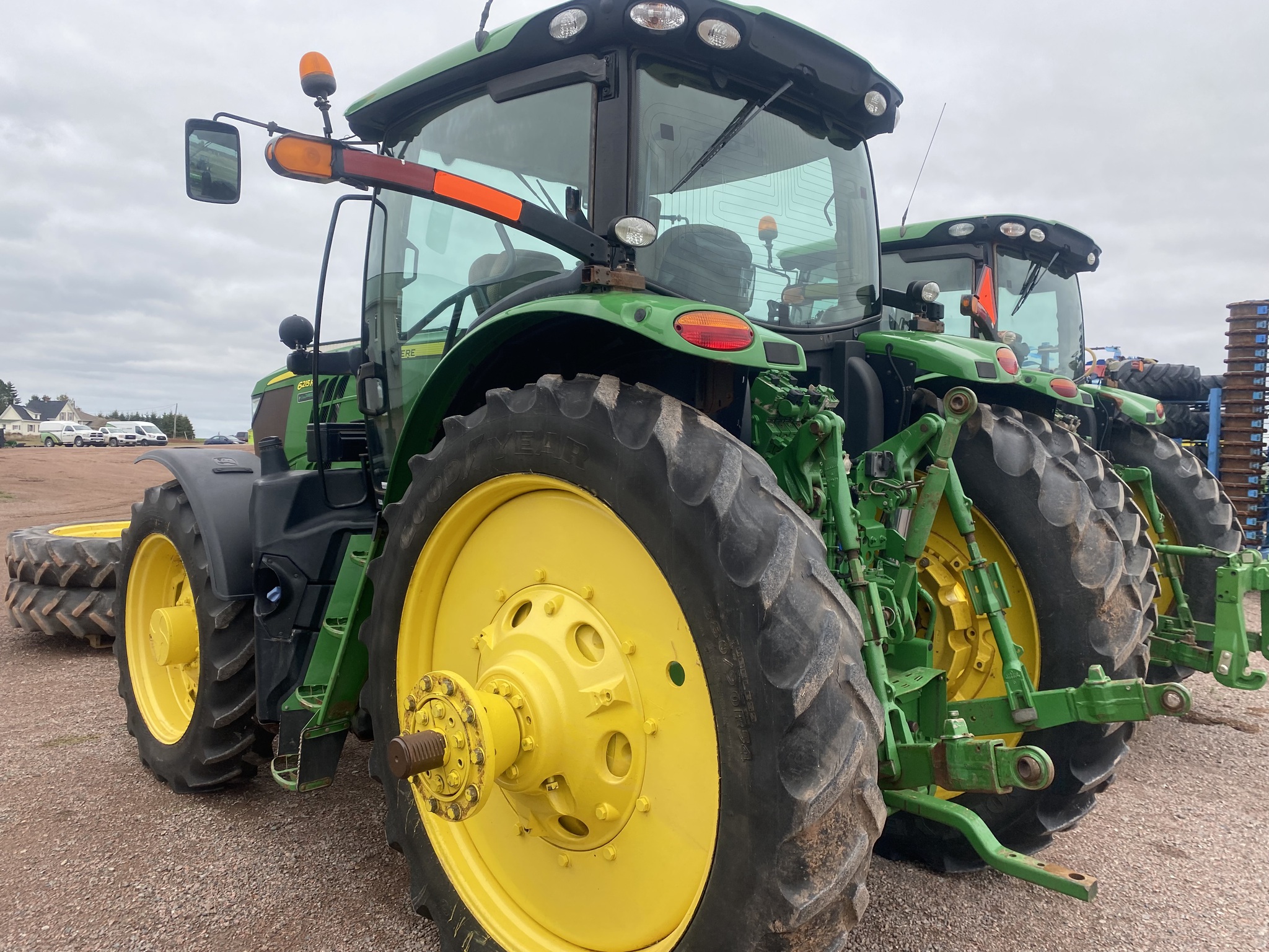 2017 John Deere 6215R Image 4