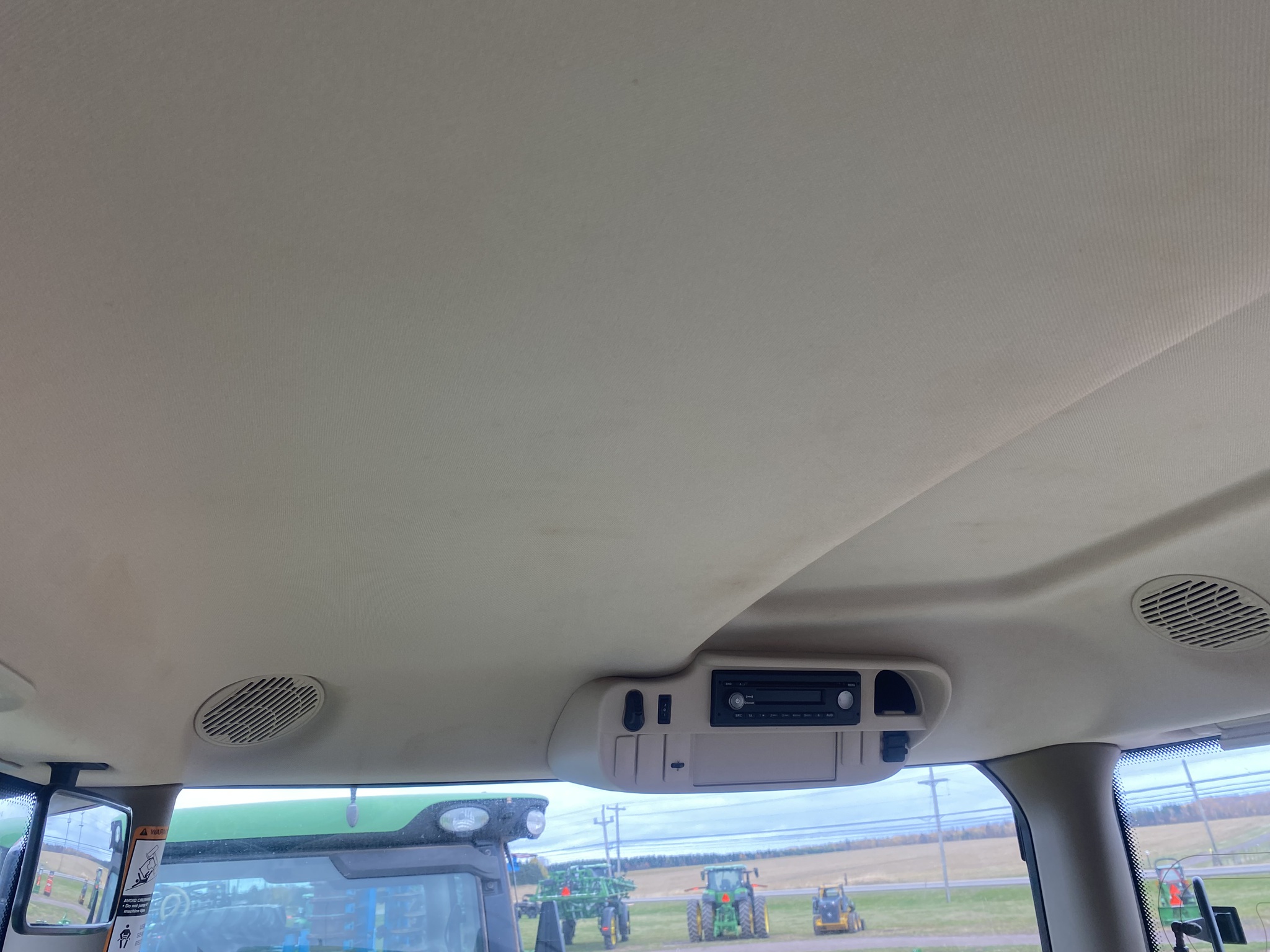 2017 John Deere 6215R Image 6