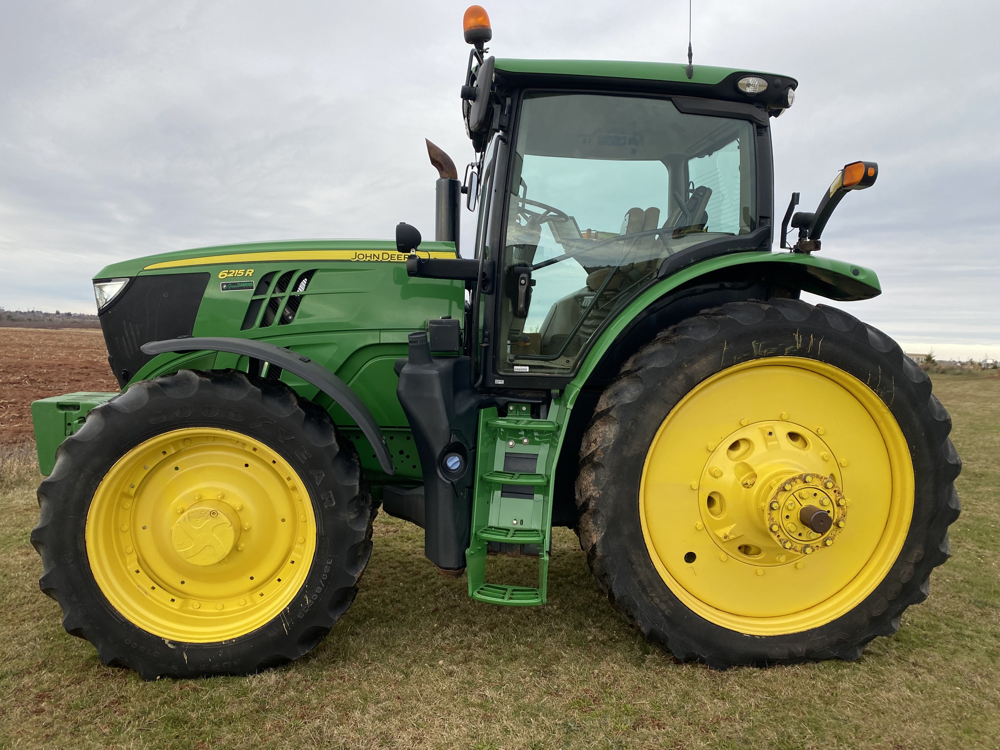 2017 John Deere 6215R Image 2