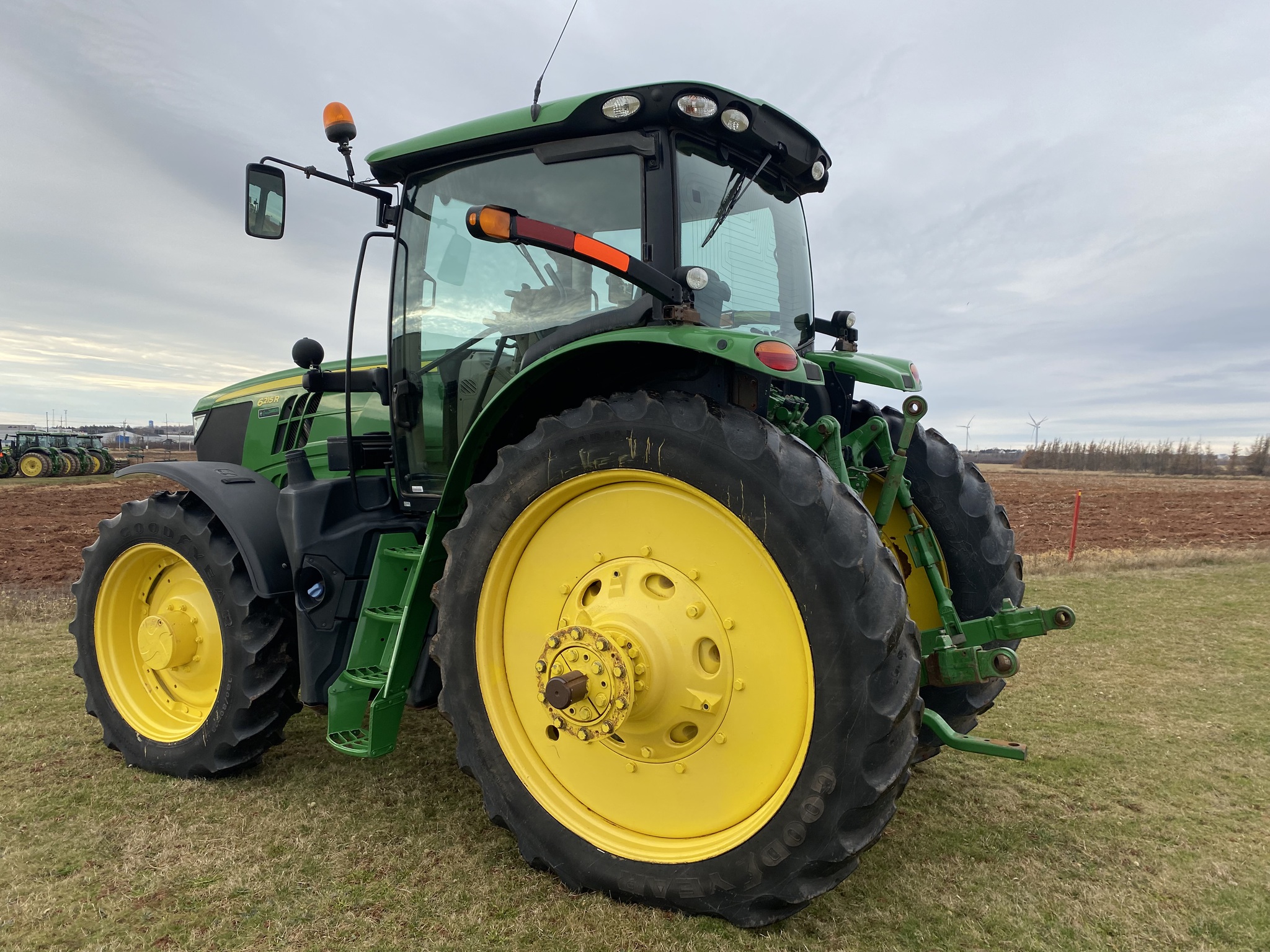 2017 John Deere 6215R Image 20