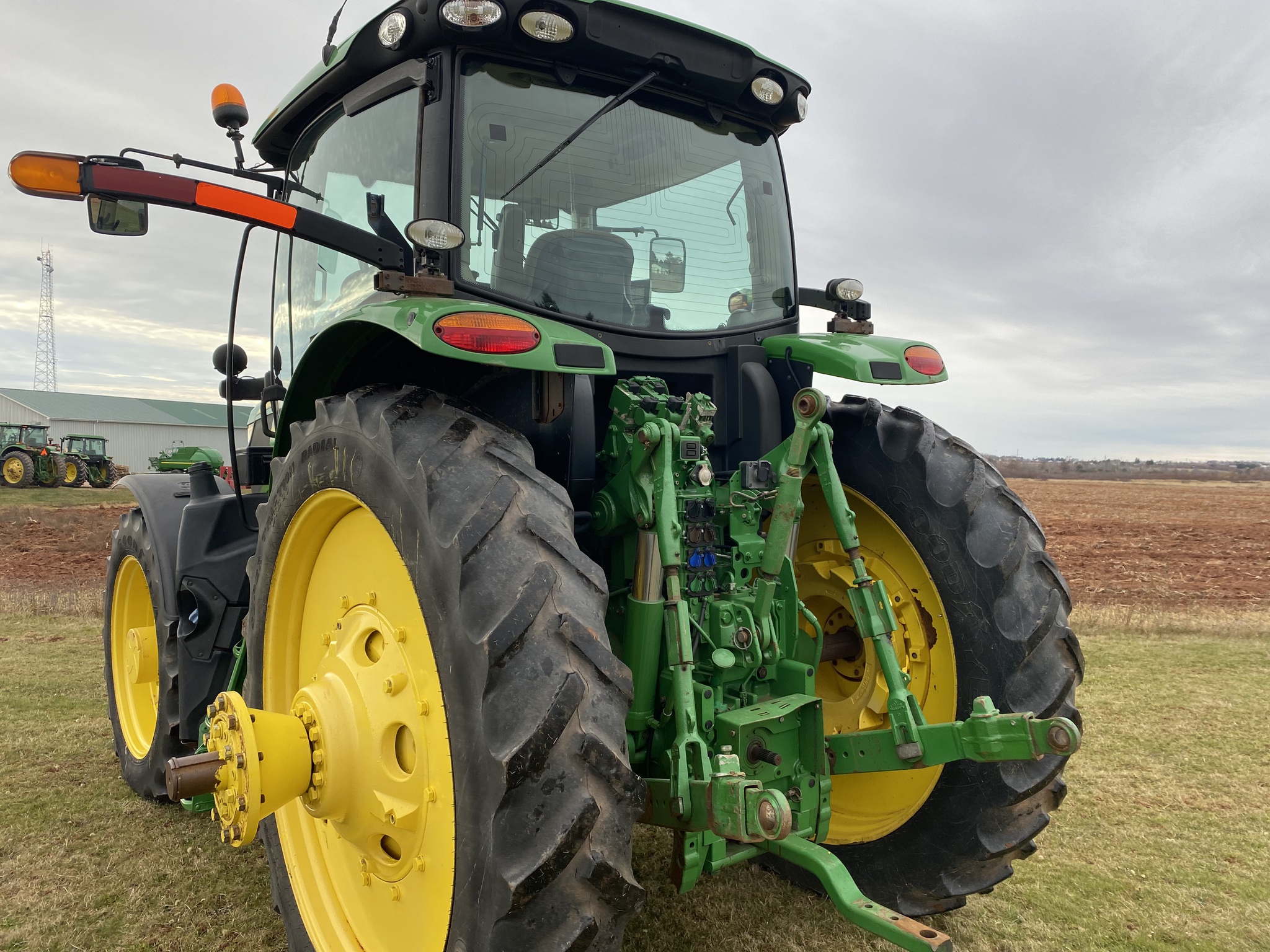 2017 John Deere 6215R Image 19