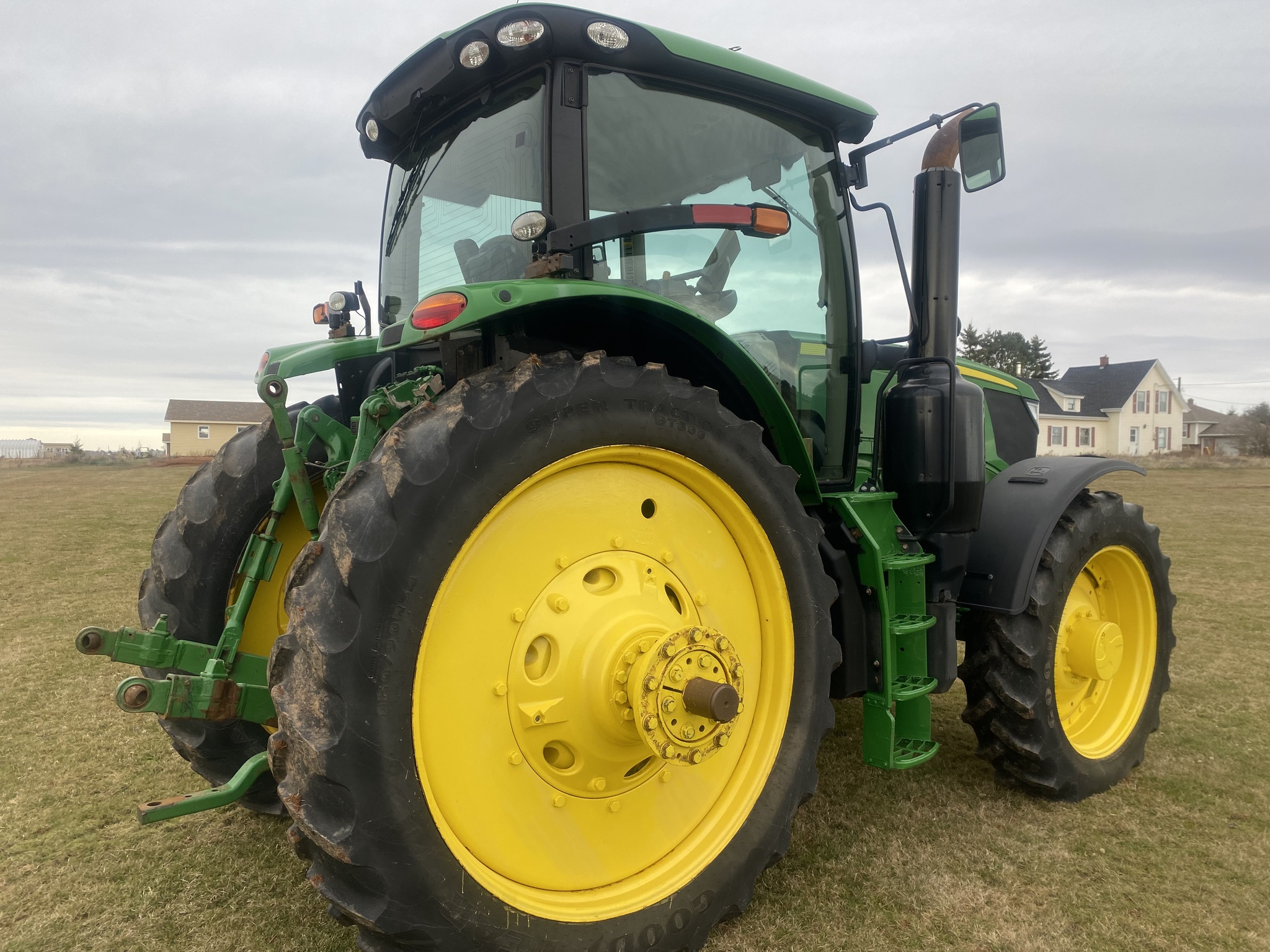 2017 John Deere 6215R Image 15