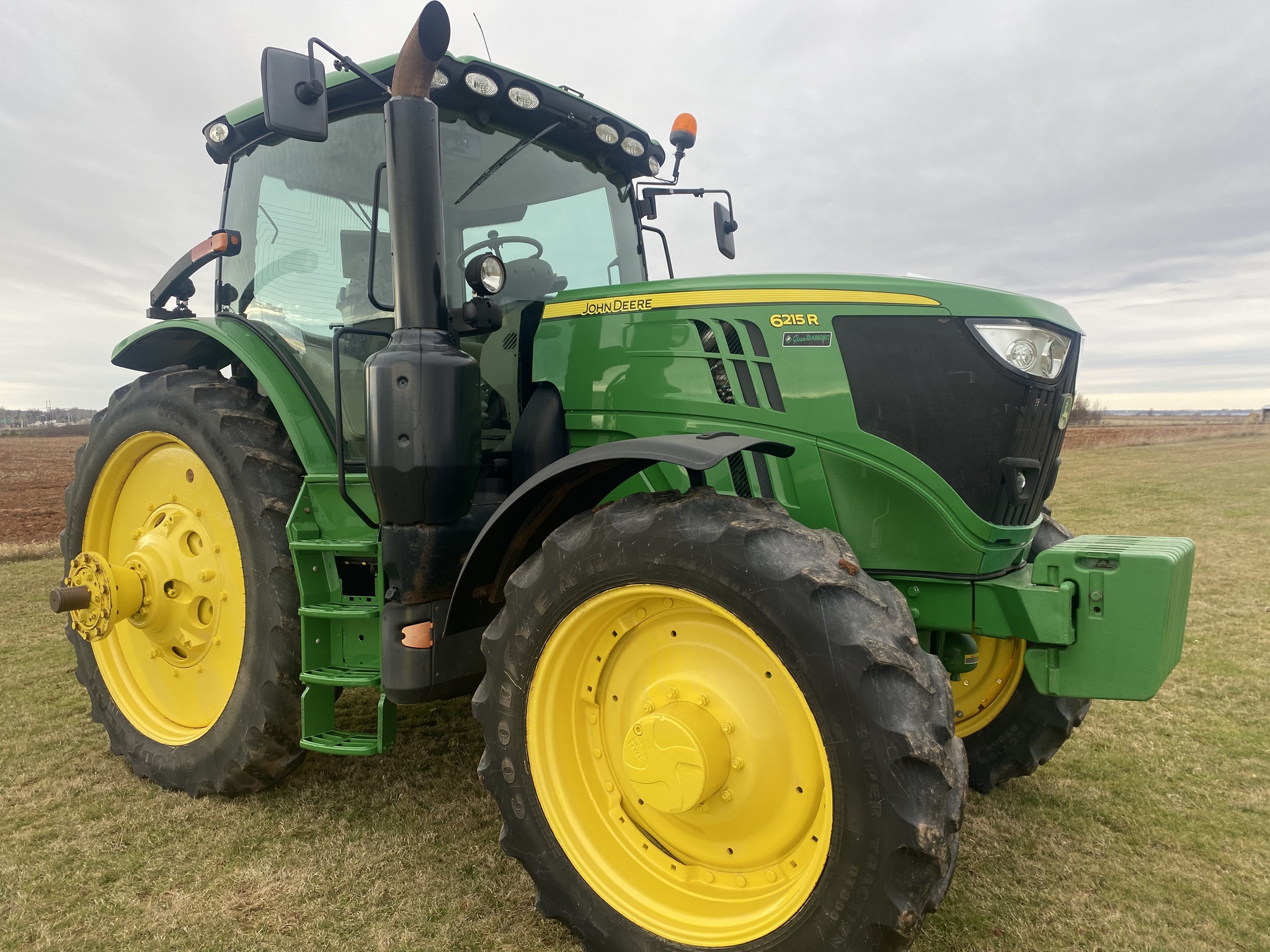 2017 John Deere 6215R Image 3