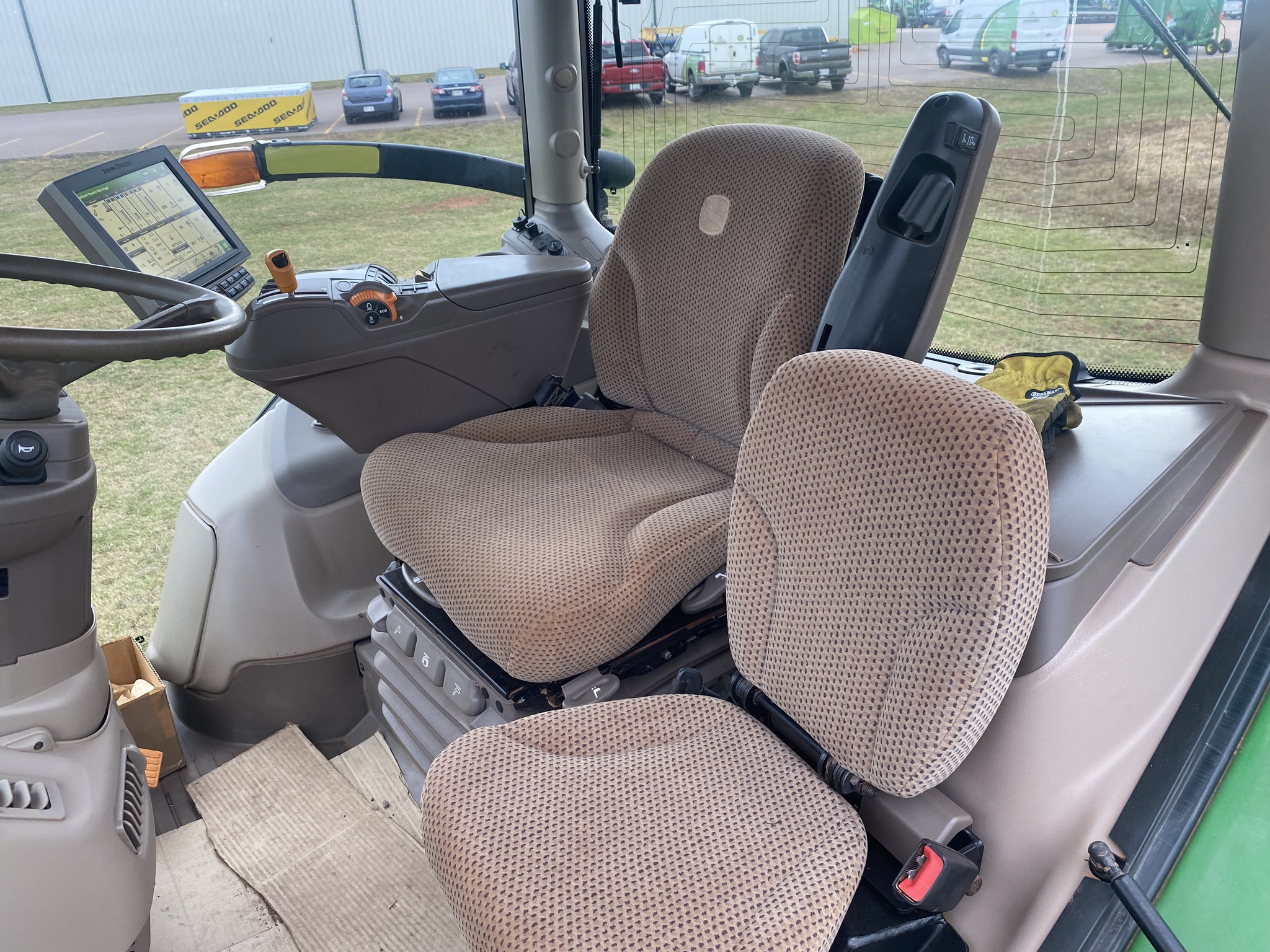 2017 John Deere 6215R Image 13