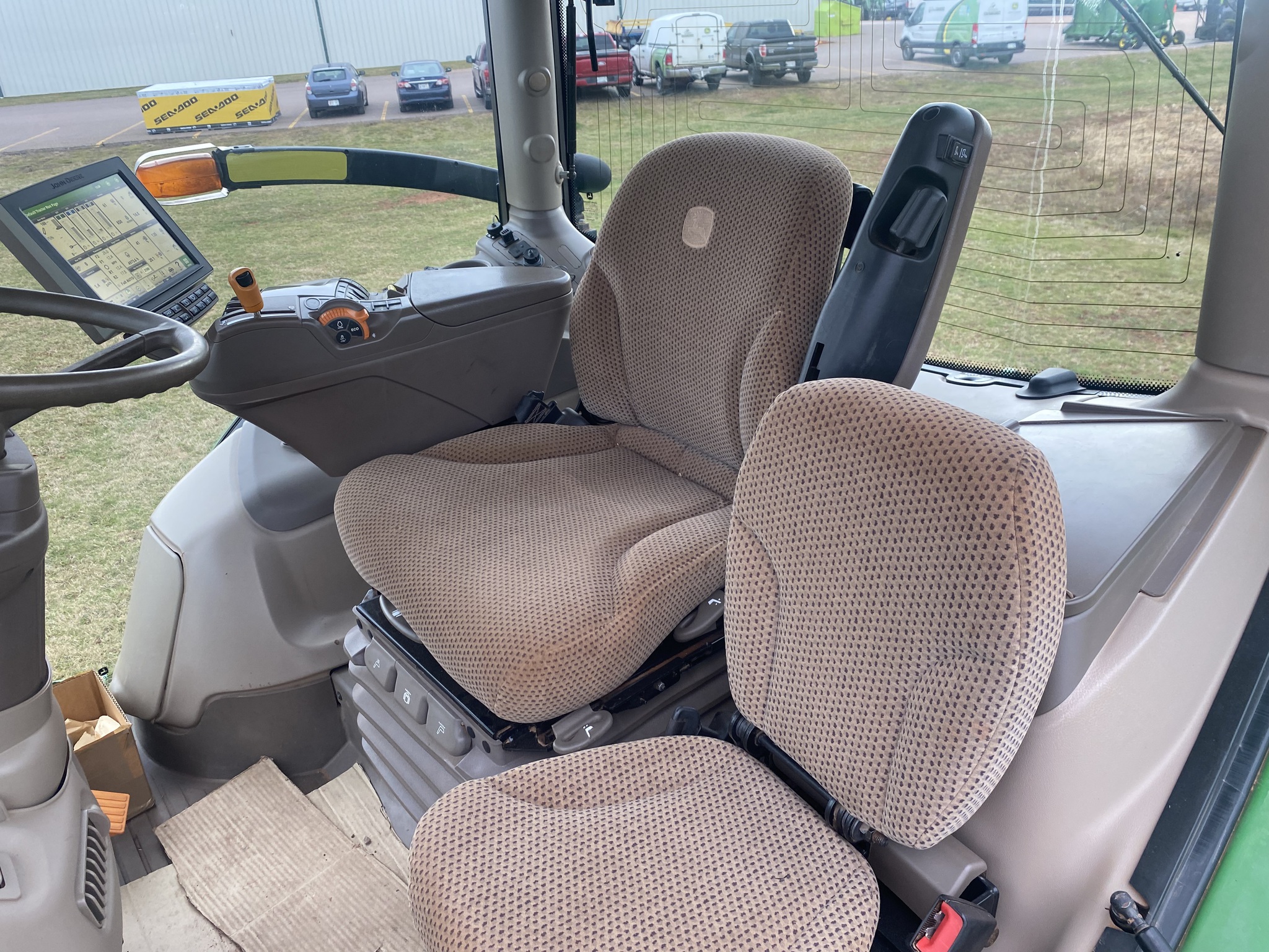 2017 John Deere 6215R Image 12