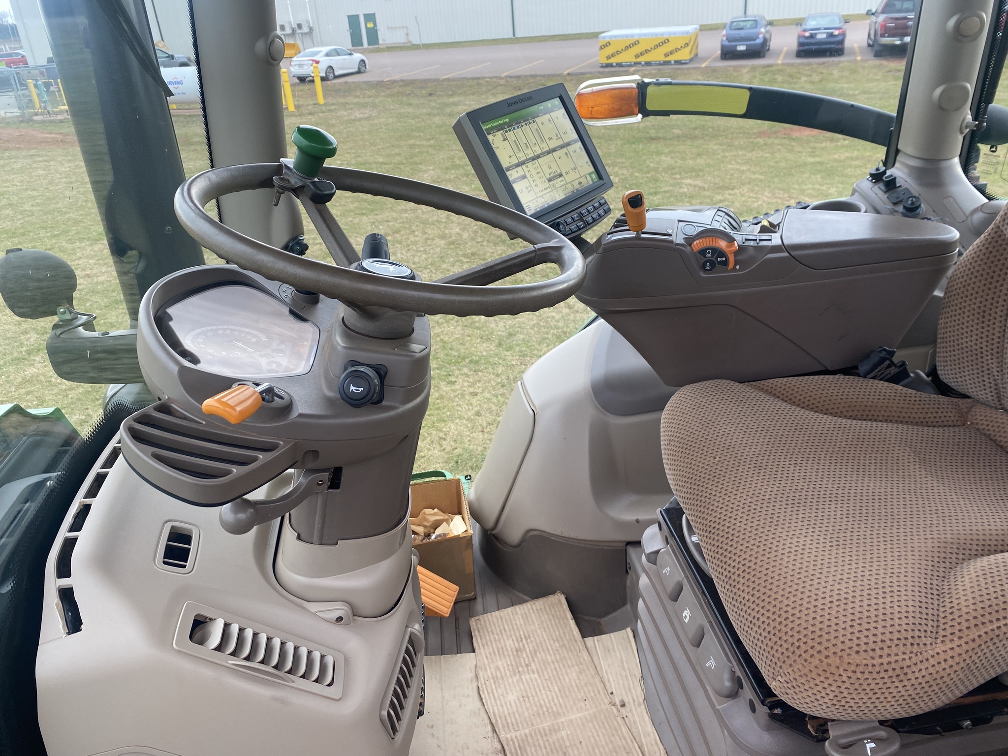 2017 John Deere 6215R Image 11