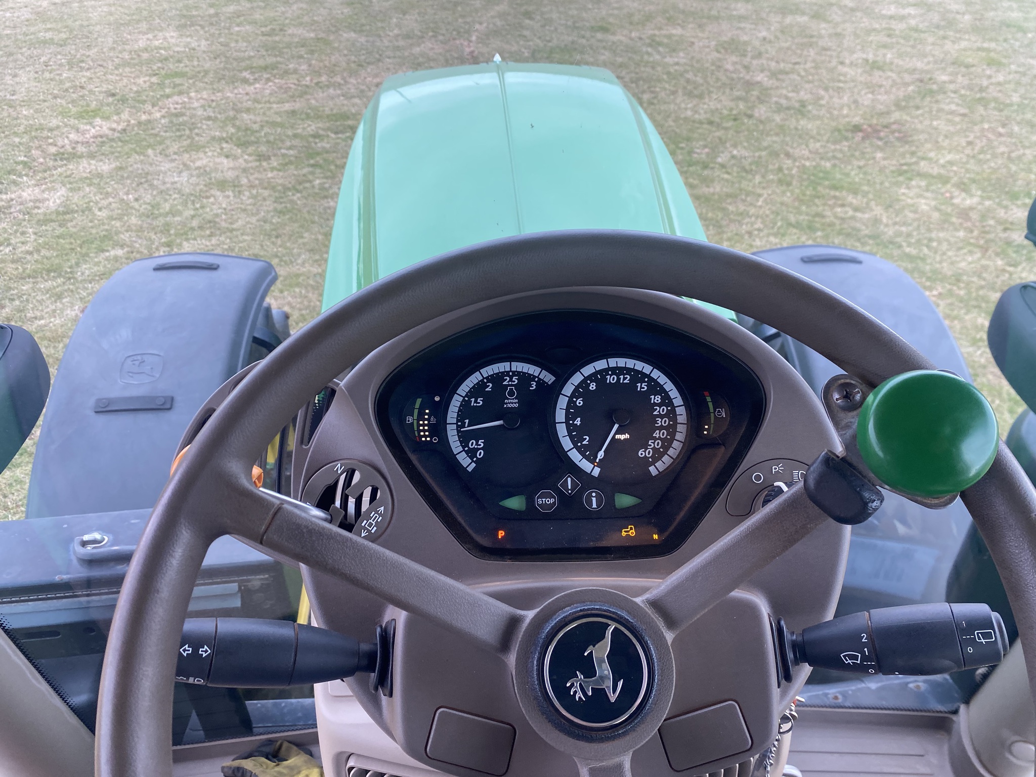 2017 John Deere 6215R Image 9