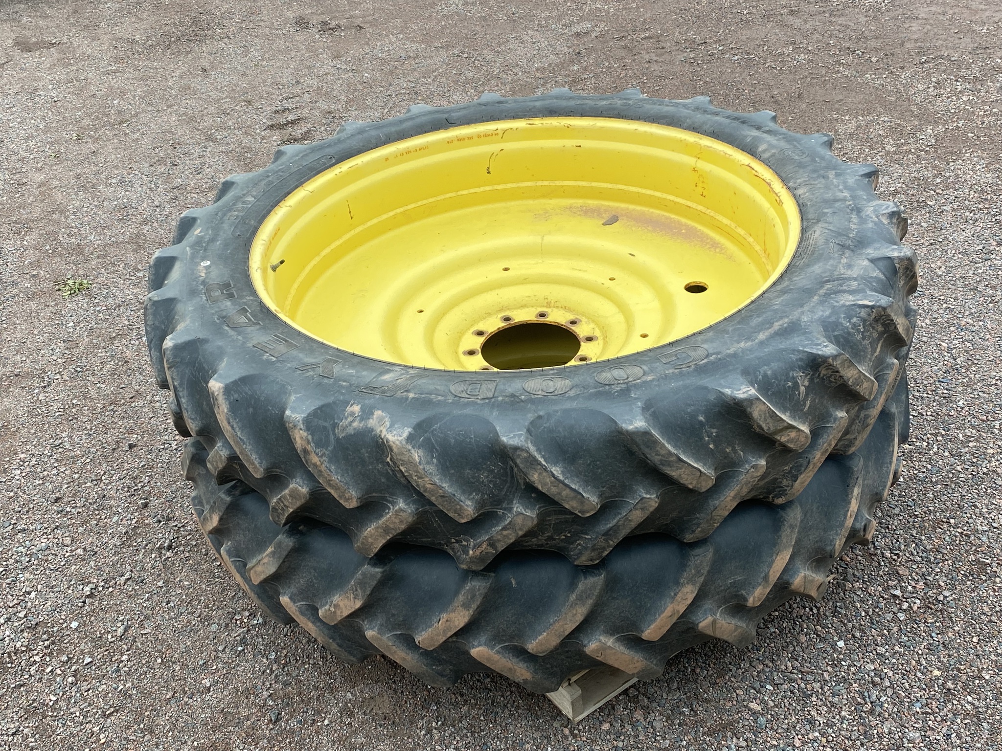 2017 John Deere 6215R Image 6