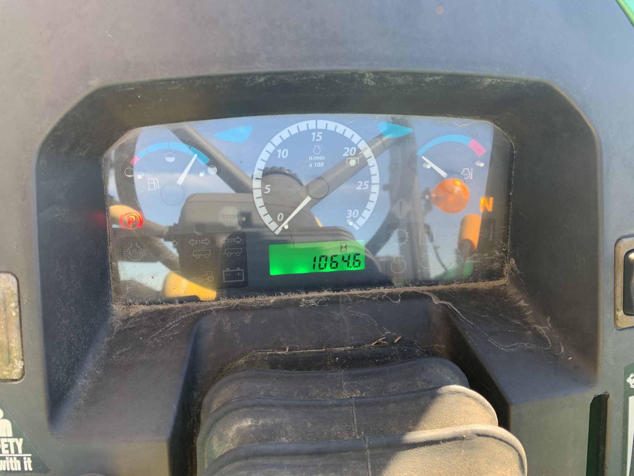 2014 John Deere 6115D Image 4